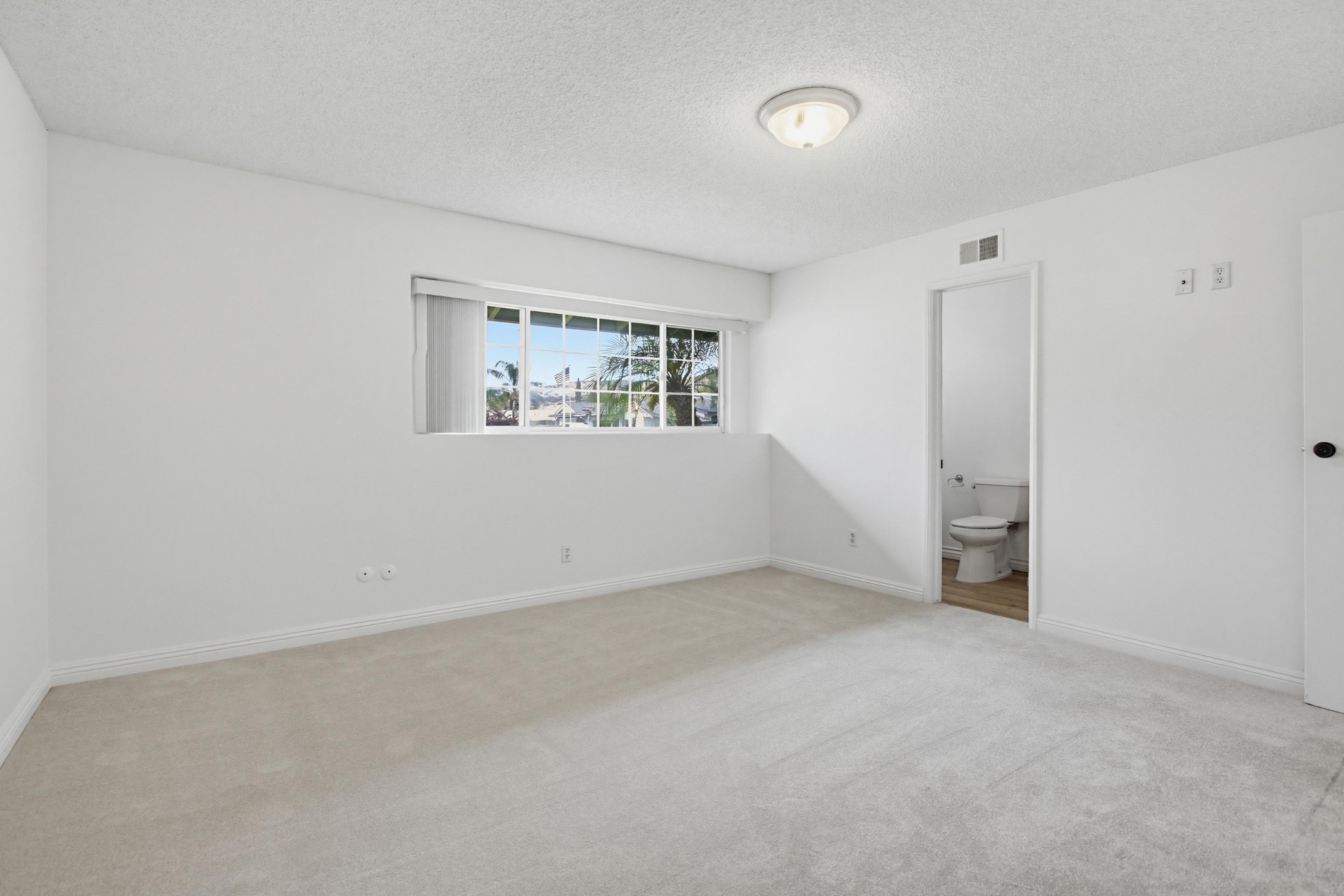 Virtual tour photo 32 of 49 for 12838 Montauk St