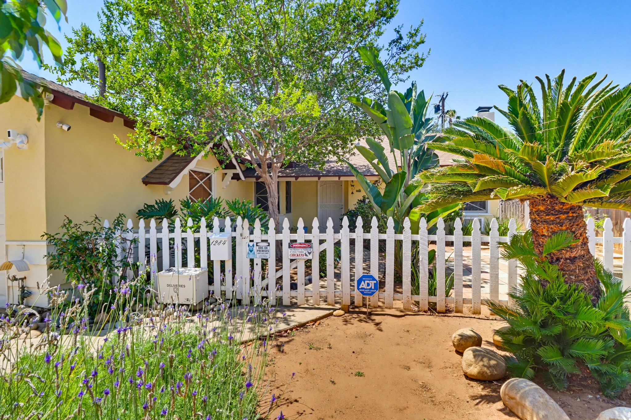 Virtual tour photo 6 of 49 for 1284 Tangerine St