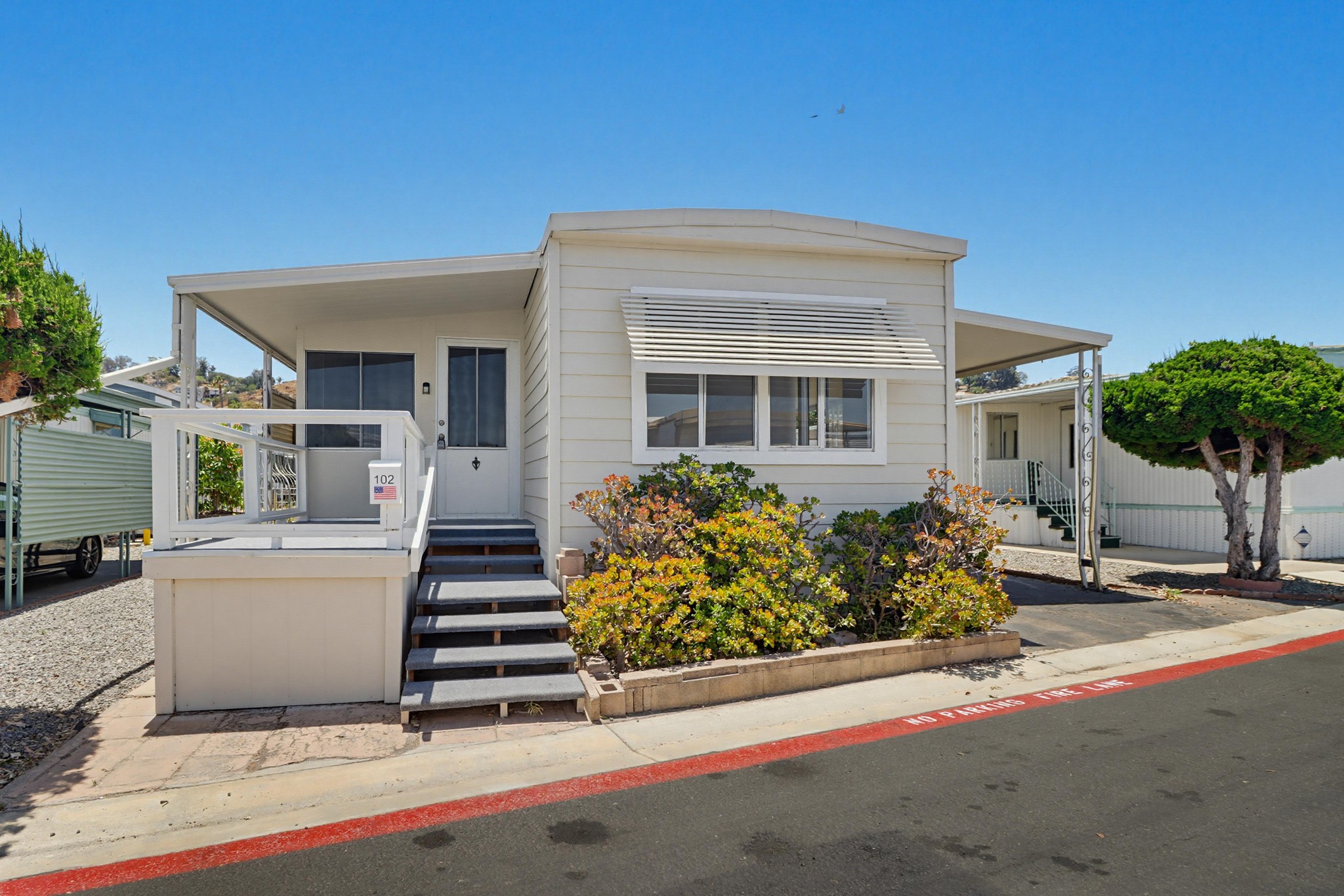 Virtual tour photo 1 of 35 for 1285 E Washington Ave Spc 102