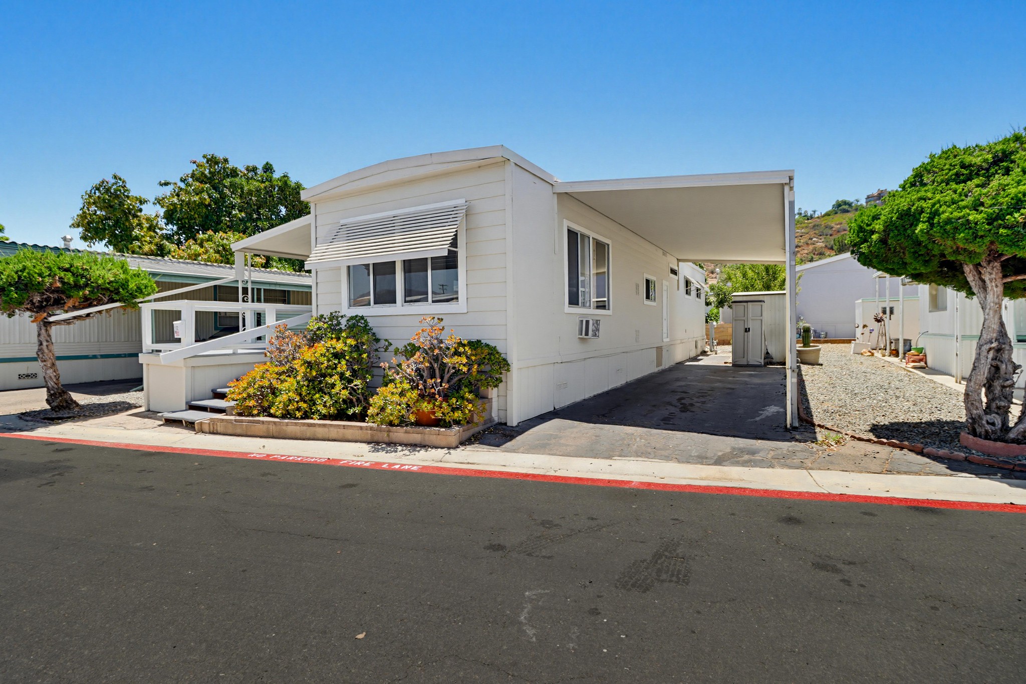 Virtual tour photo 4 of 35 for 1285 E Washington Ave Spc 102