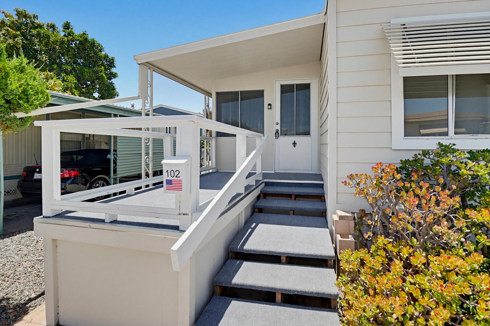 Virtual tour photo 5 of 35 for 1285 E Washington Ave Spc 102