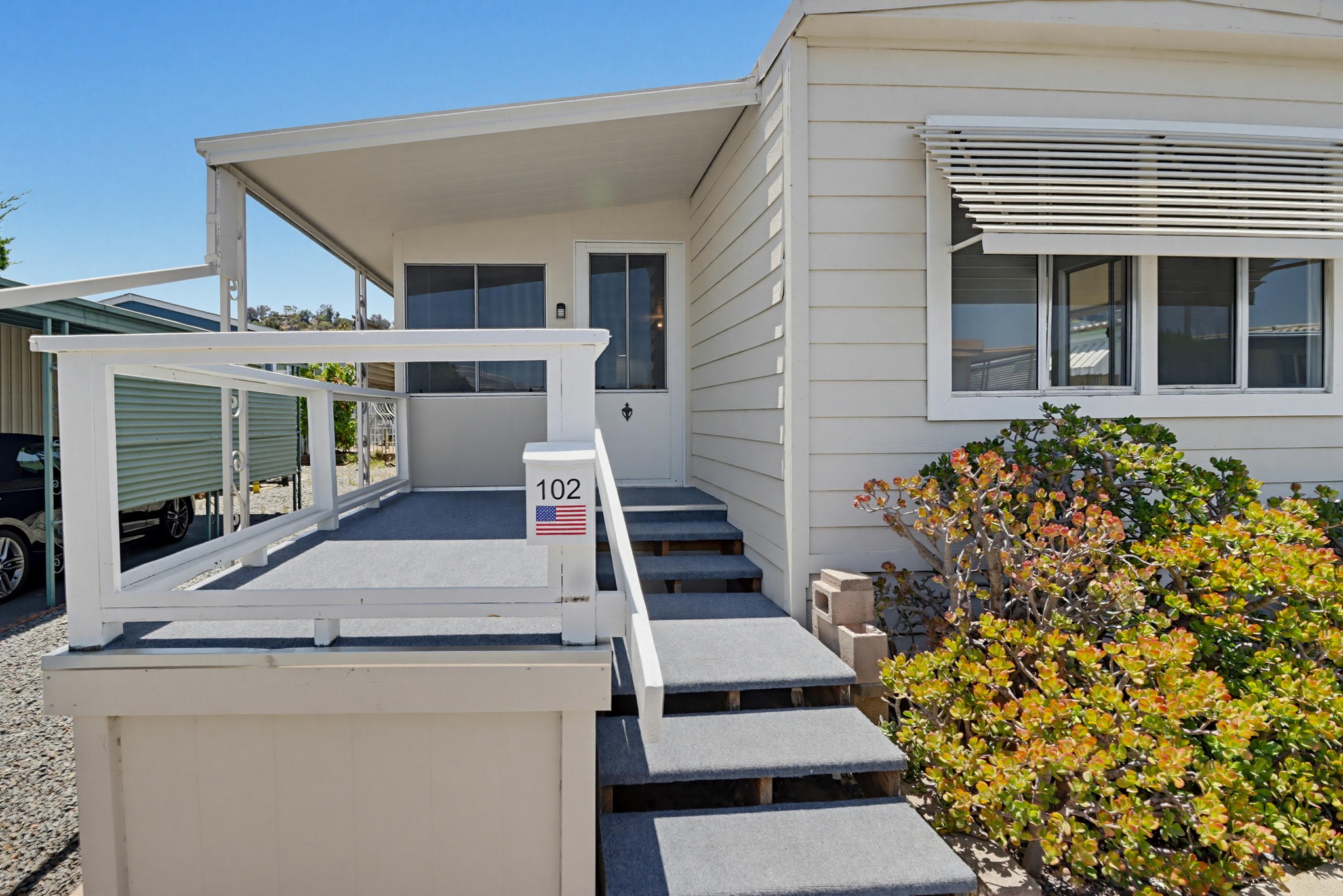 Virtual tour photo 6 of 35 for 1285 E Washington Ave Spc 102