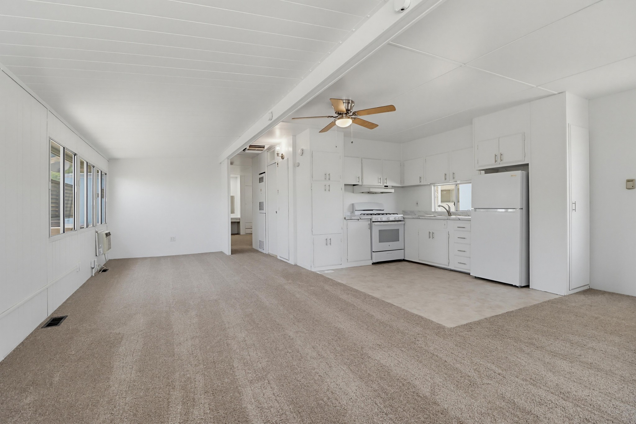 Virtual tour photo 10 of 35 for 1285 E Washington Ave Spc 102