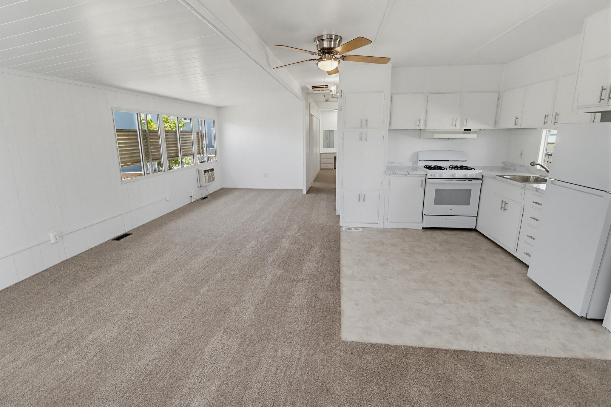 Virtual tour photo 11 of 35 for 1285 E Washington Ave Spc 102