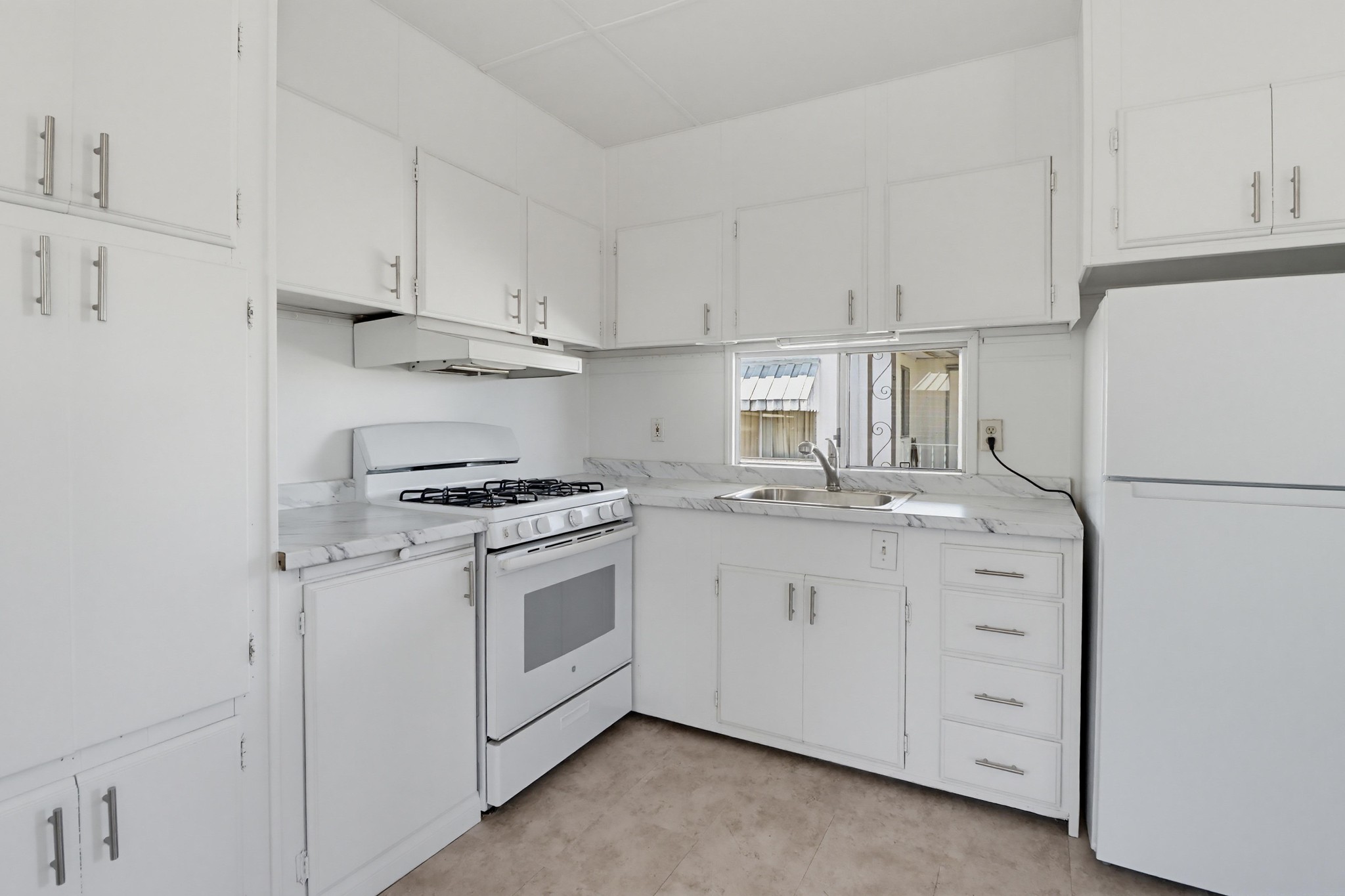Virtual tour photo 13 of 35 for 1285 E Washington Ave Spc 102