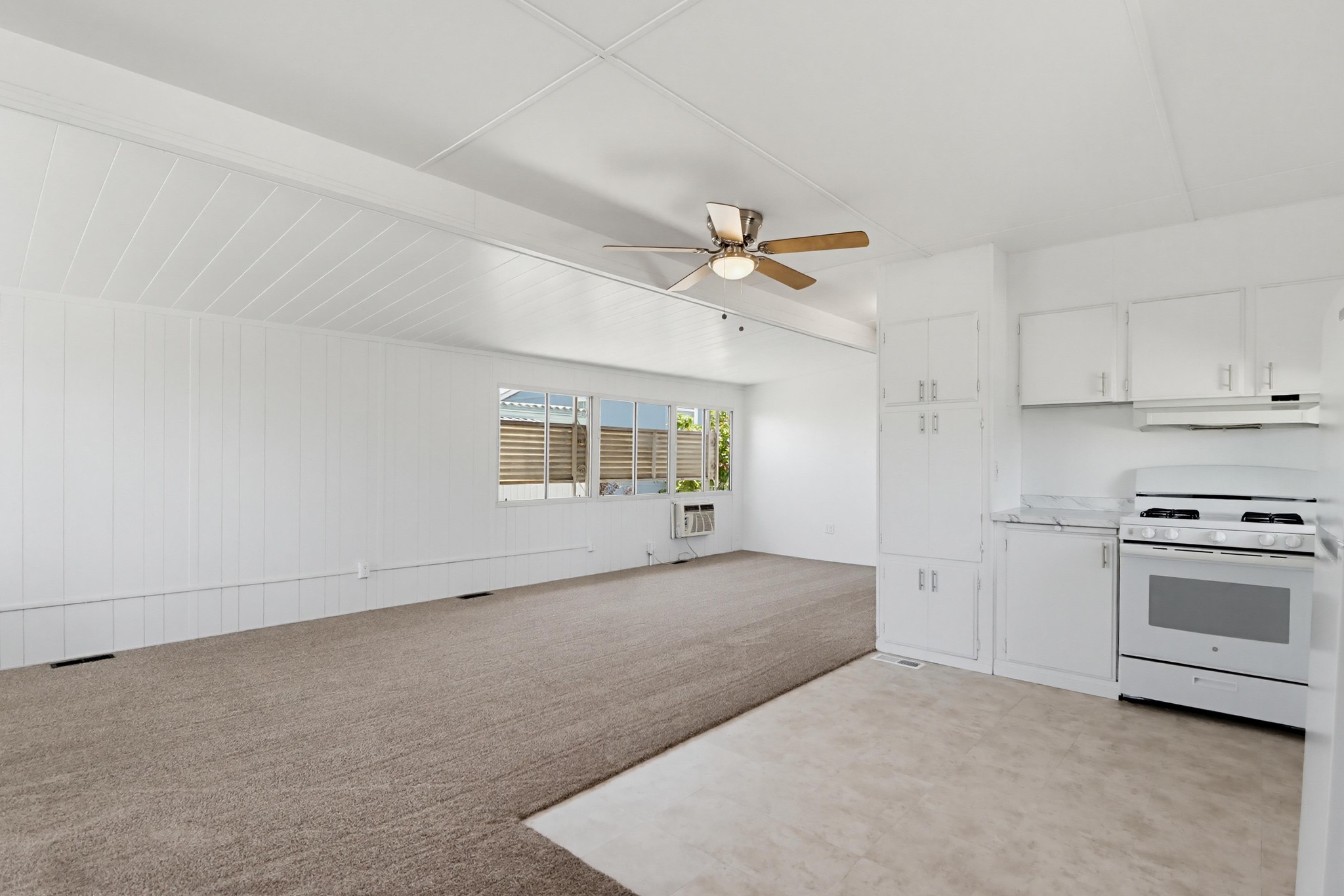 Virtual tour photo 14 of 35 for 1285 E Washington Ave Spc 102