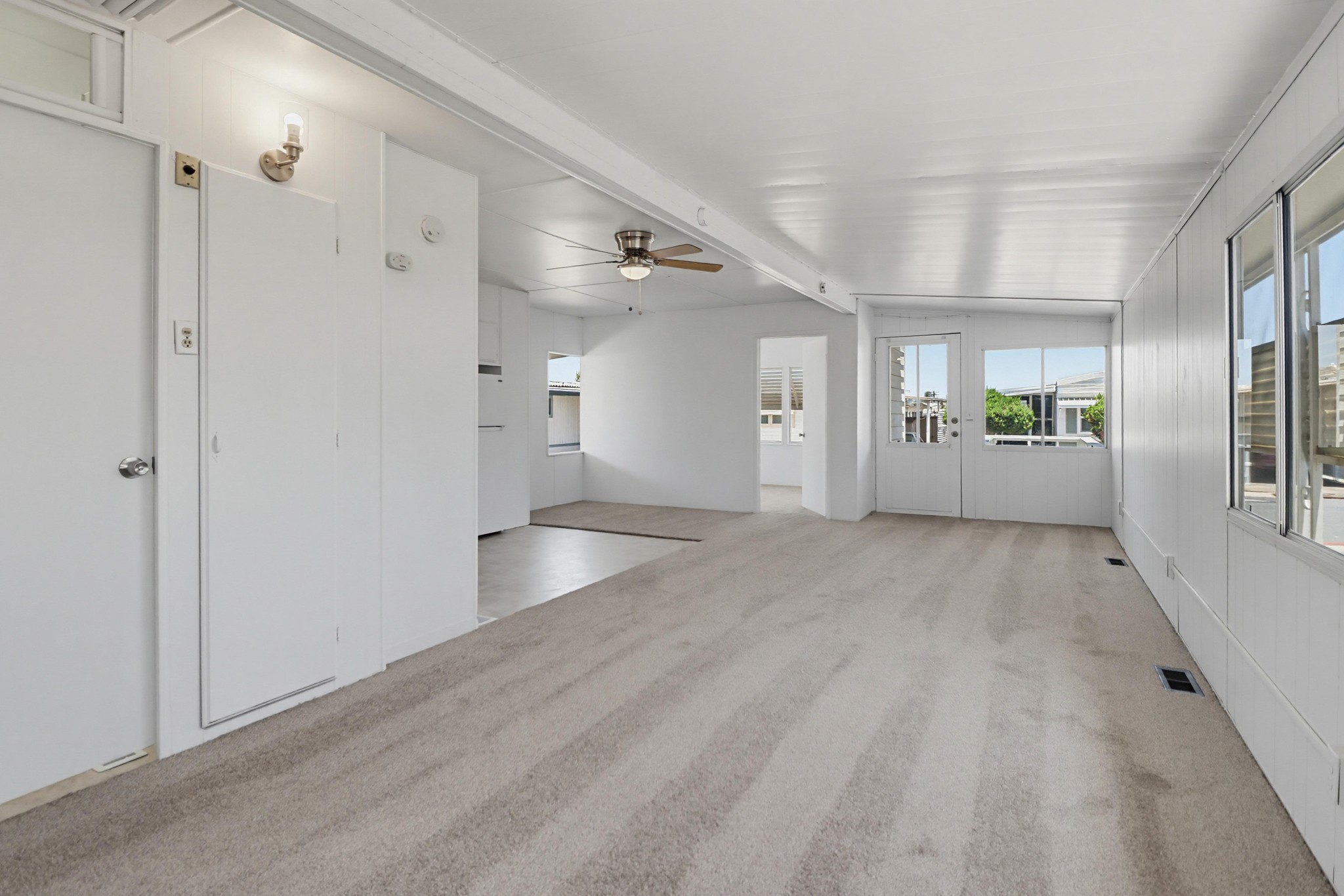 Virtual tour photo 15 of 35 for 1285 E Washington Ave Spc 102