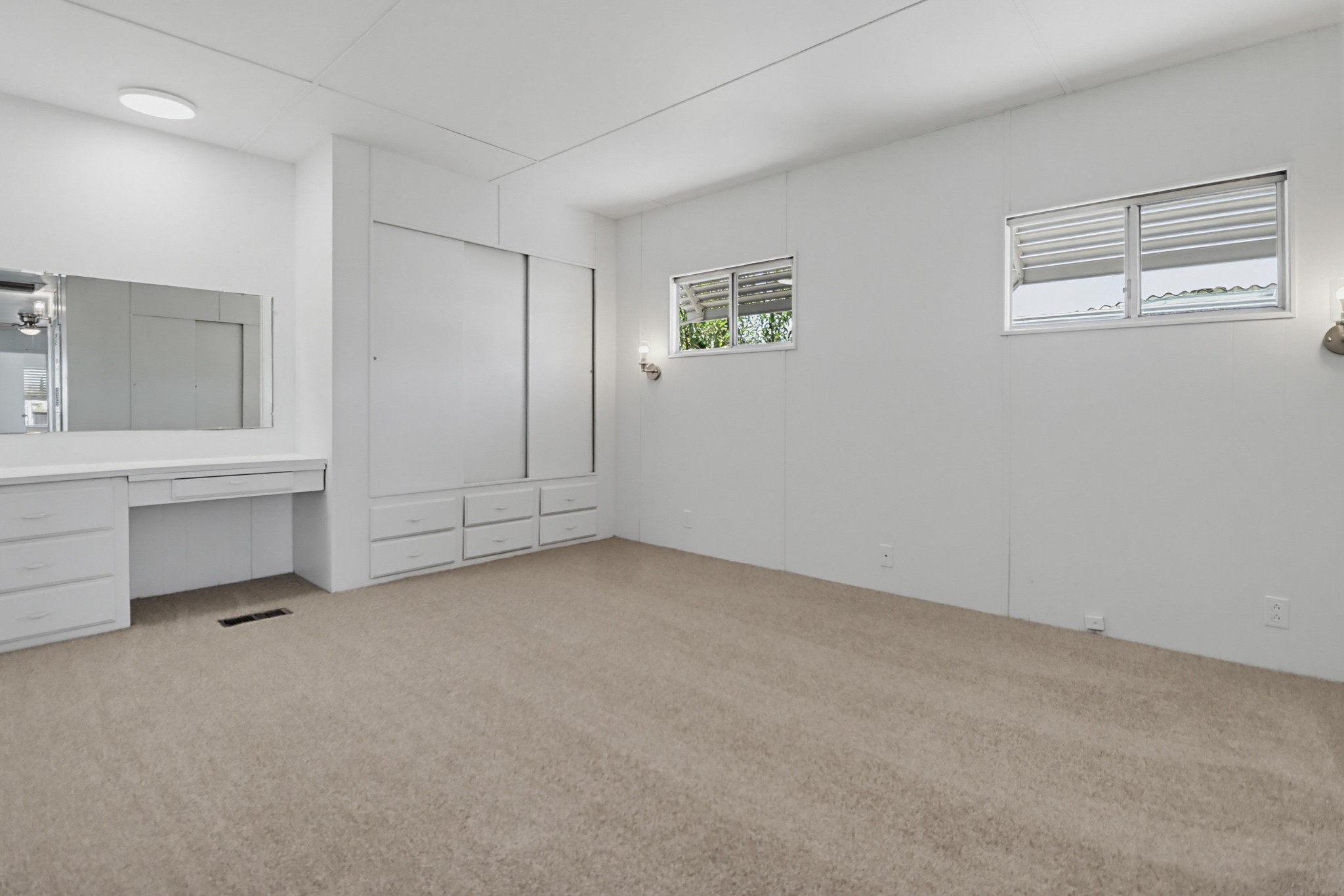 Virtual tour photo 17 of 35 for 1285 E Washington Ave Spc 102