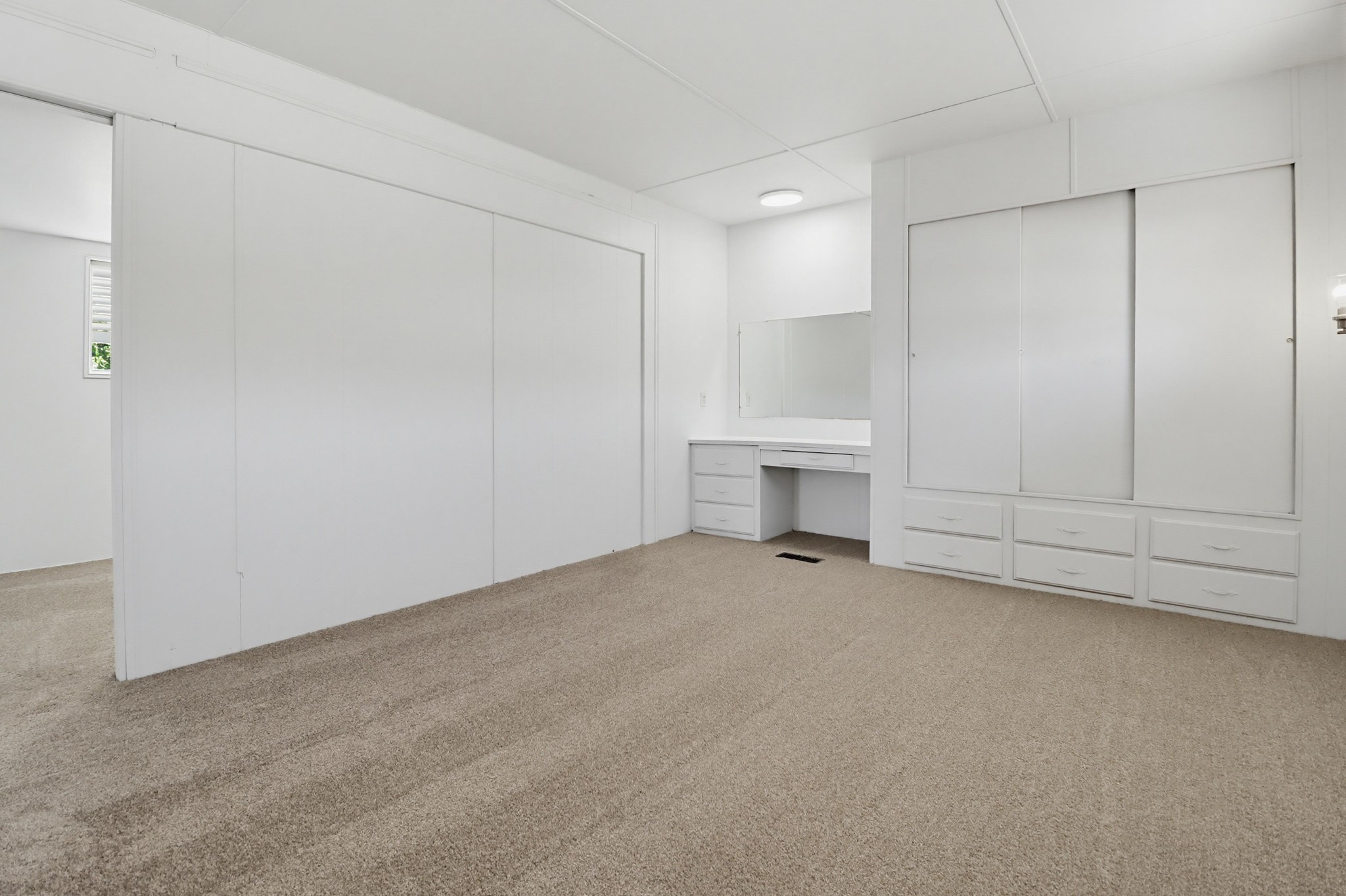 Virtual tour photo 18 of 35 for 1285 E Washington Ave Spc 102