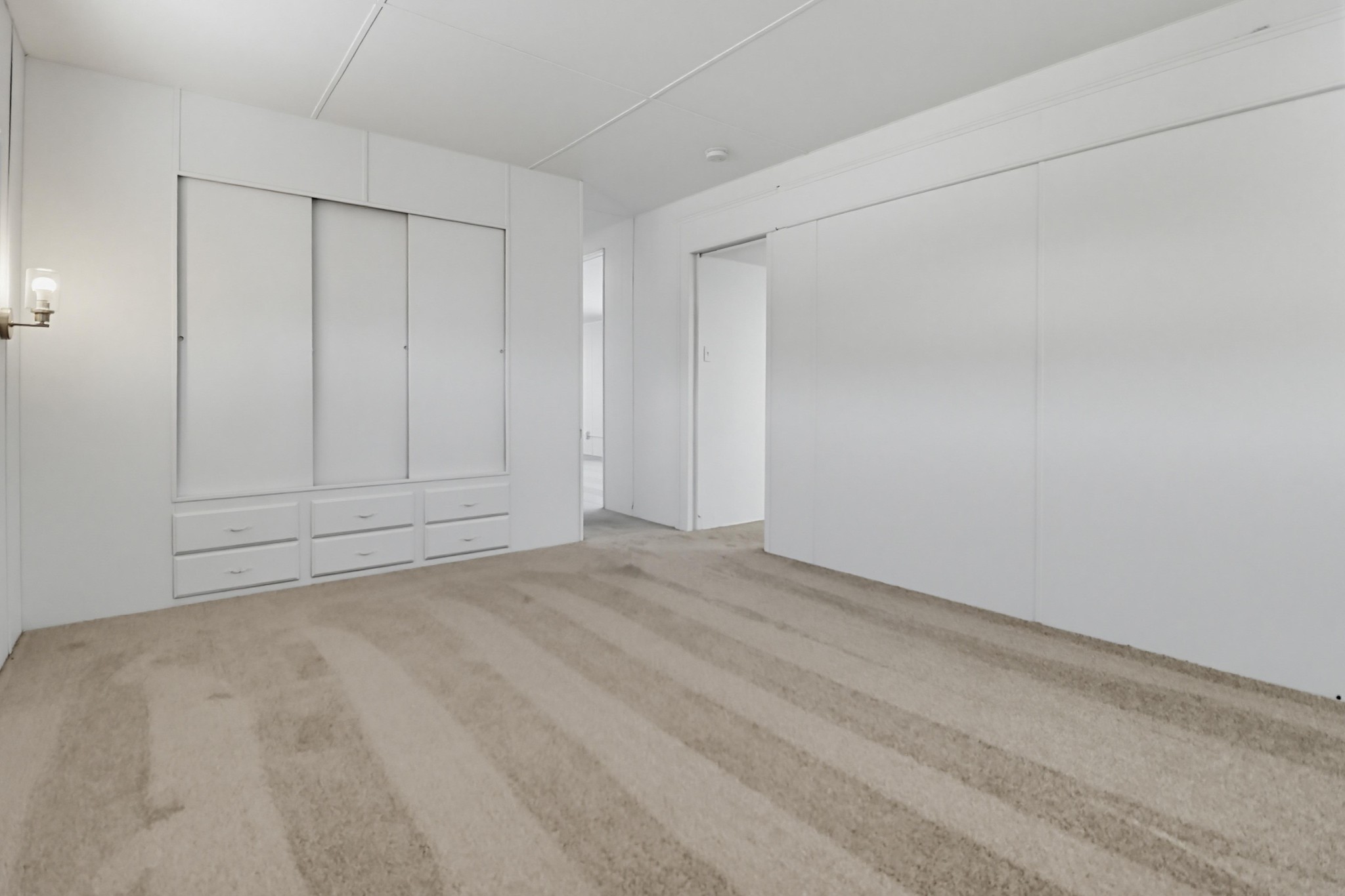 Virtual tour photo 19 of 35 for 1285 E Washington Ave Spc 102