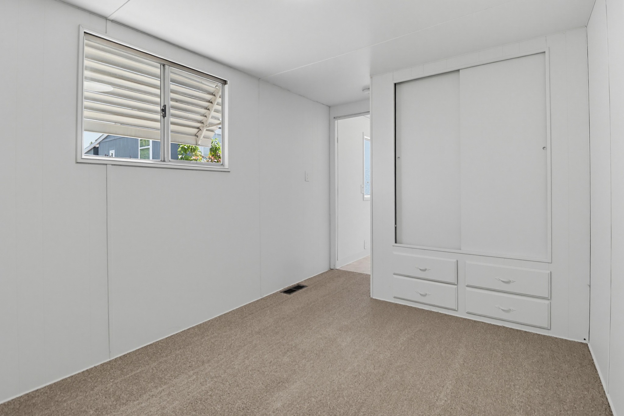 Virtual tour photo 20 of 35 for 1285 E Washington Ave Spc 102