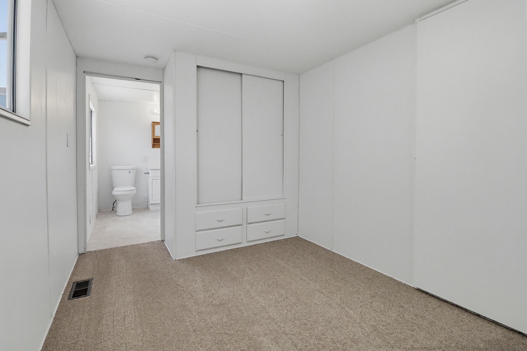 Virtual tour photo 21 of 35 for 1285 E Washington Ave Spc 102