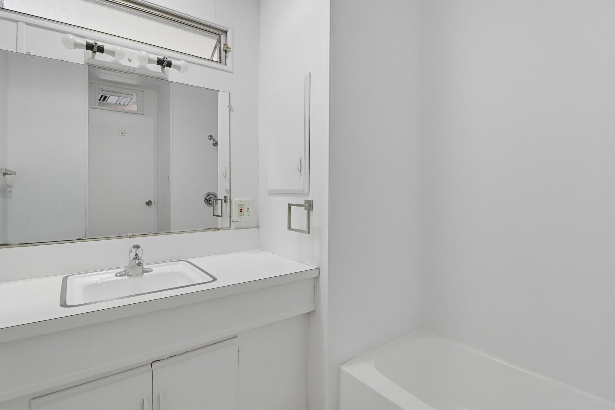 Virtual tour photo 26 of 35 for 1285 E Washington Ave Spc 102