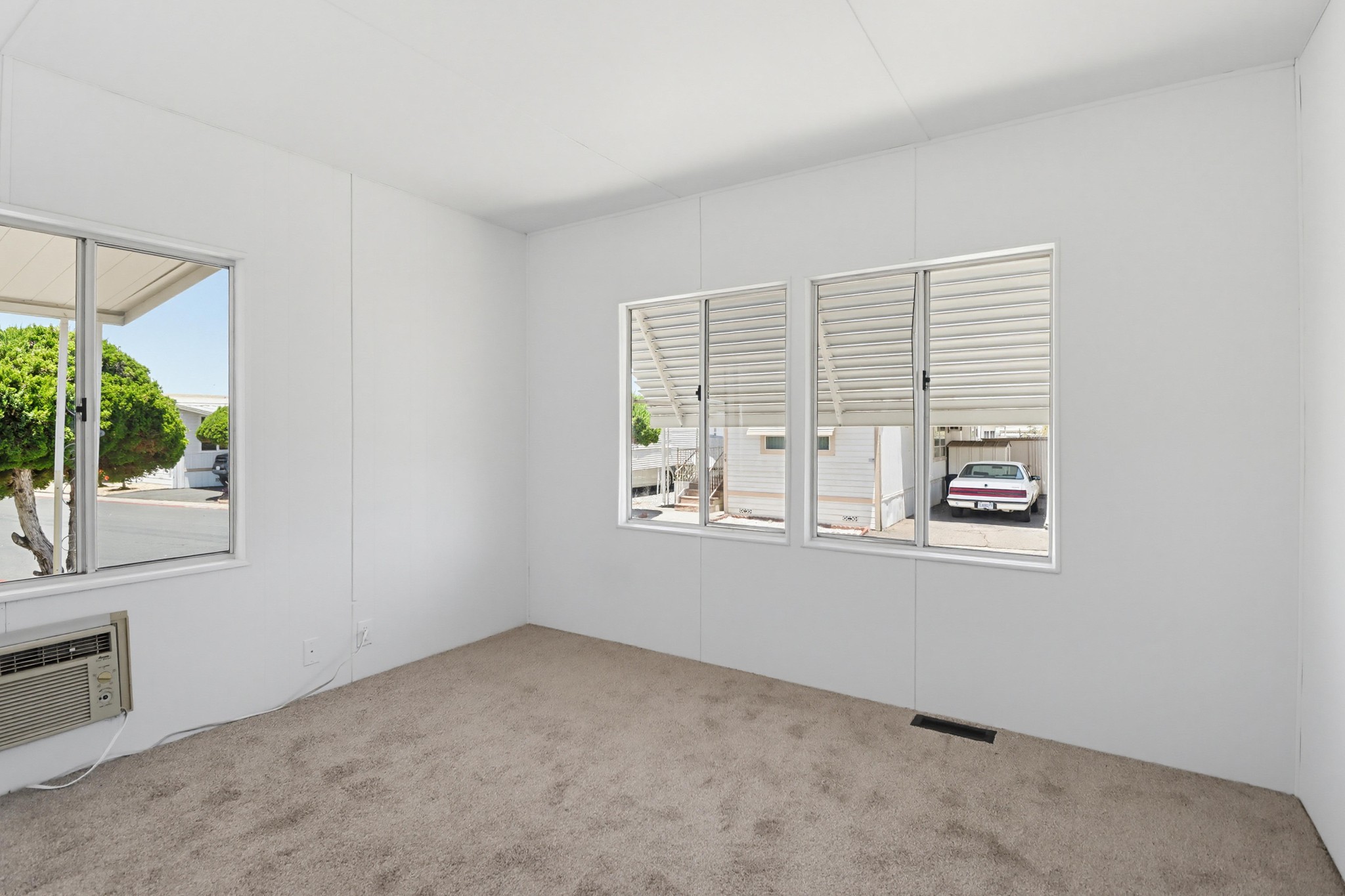Virtual tour photo 28 of 35 for 1285 E Washington Ave Spc 102