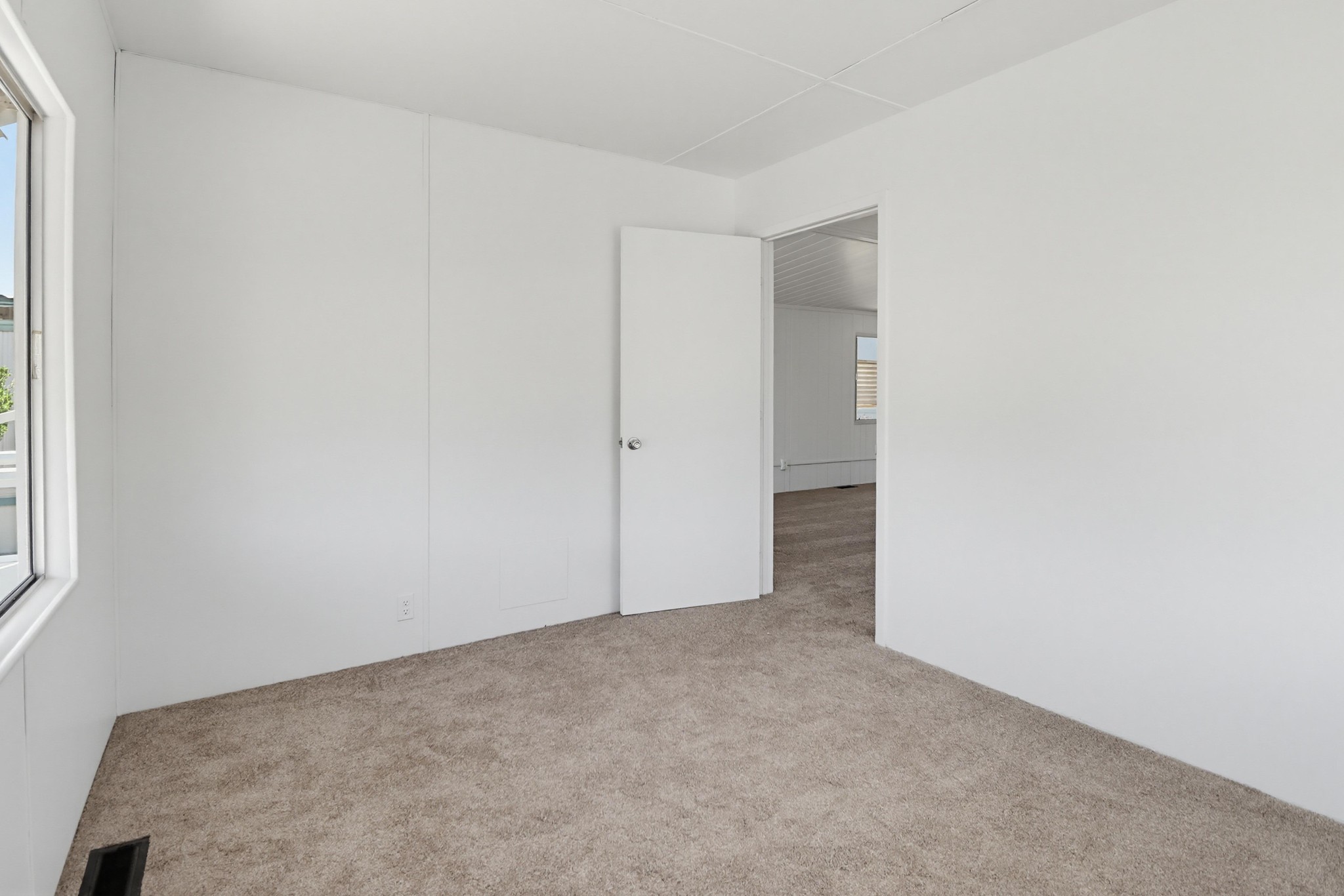 Virtual tour photo 30 of 35 for 1285 E Washington Ave Spc 102