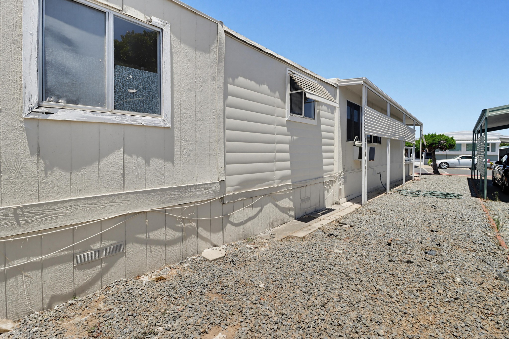 Virtual tour photo 31 of 35 for 1285 E Washington Ave Spc 102