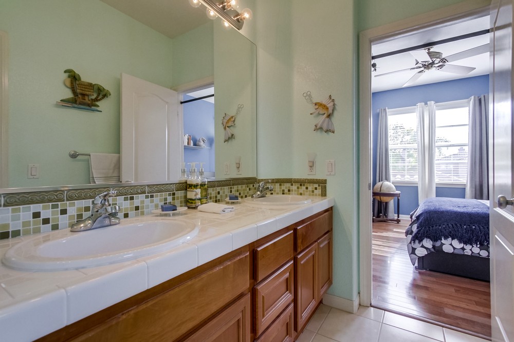 Virtual tour photo 42 of 57 for 12910 SeaBreeze Farms Dr