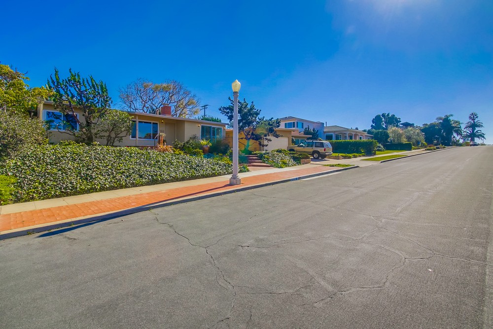 Virtual tour photo 3 of 68 for 1293 Alexandria Dr