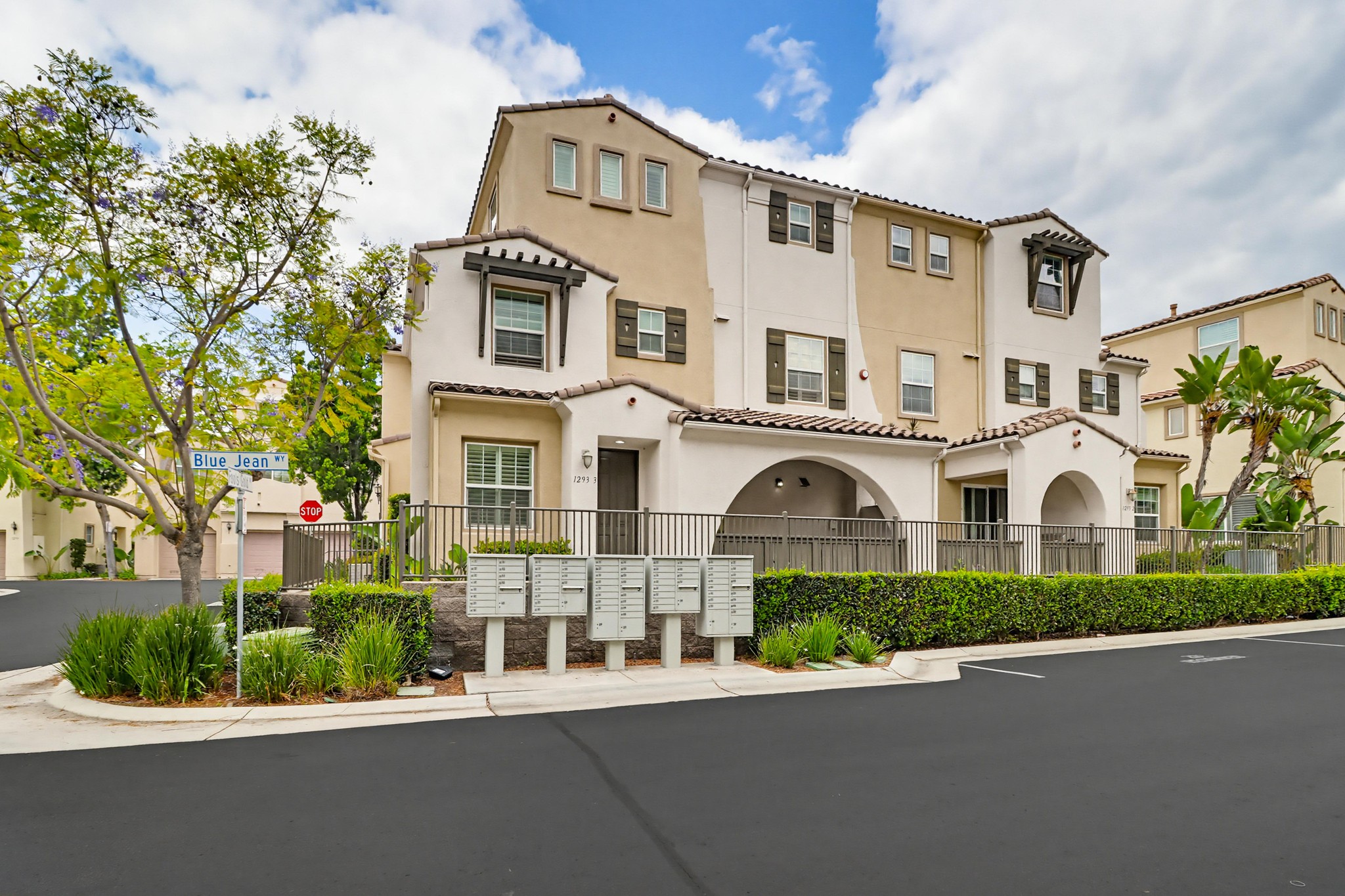 Virtual tour photo 3 of 55 for 1293 Fools Gold Wy UNIT 3