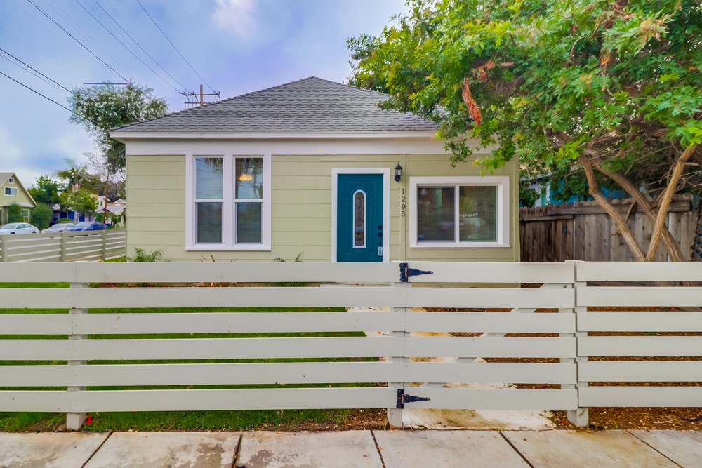Virtual tour photo 3 of 26 for 1295 Essex St