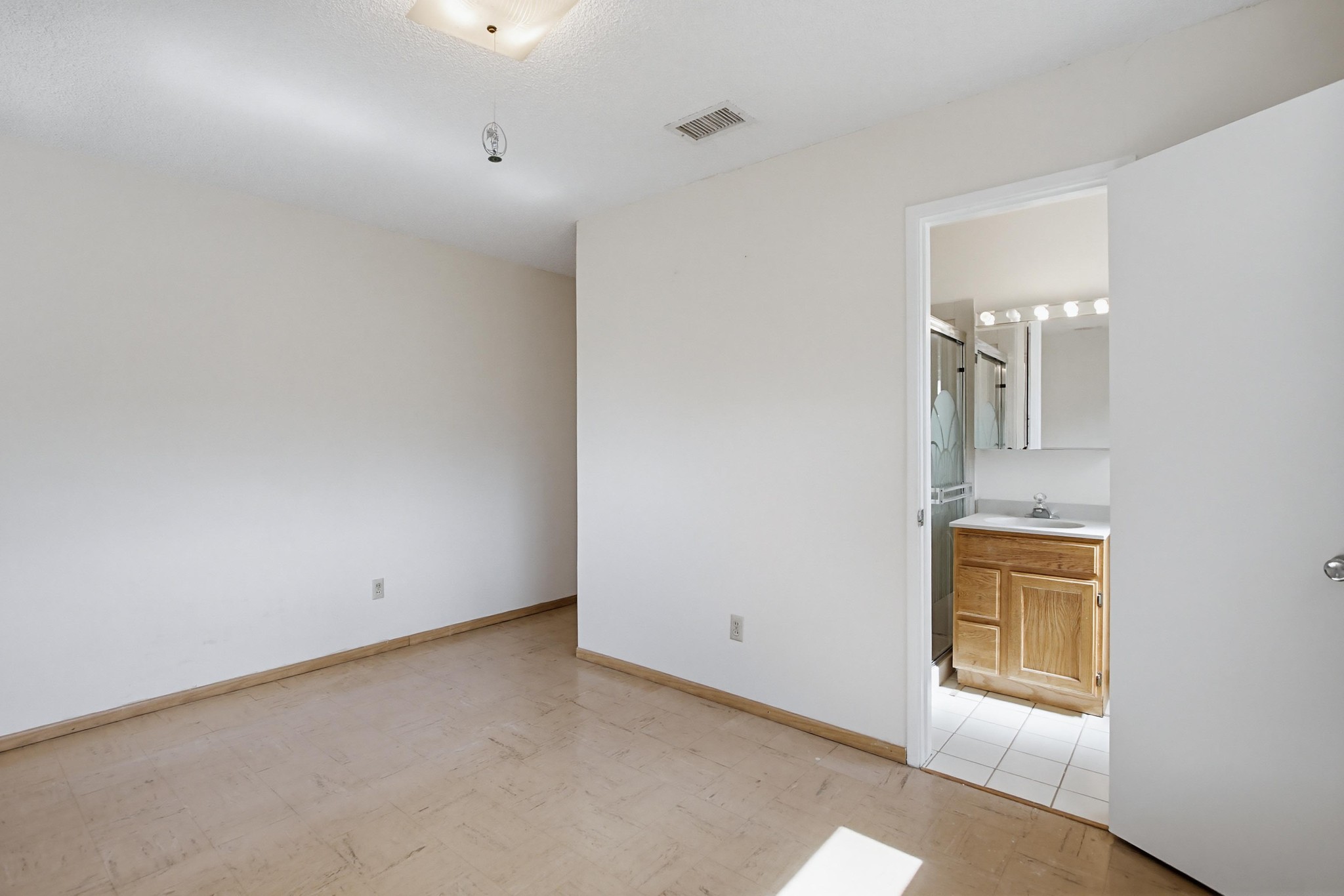 Virtual tour photo 27 of 52 for 12957 Ilene St