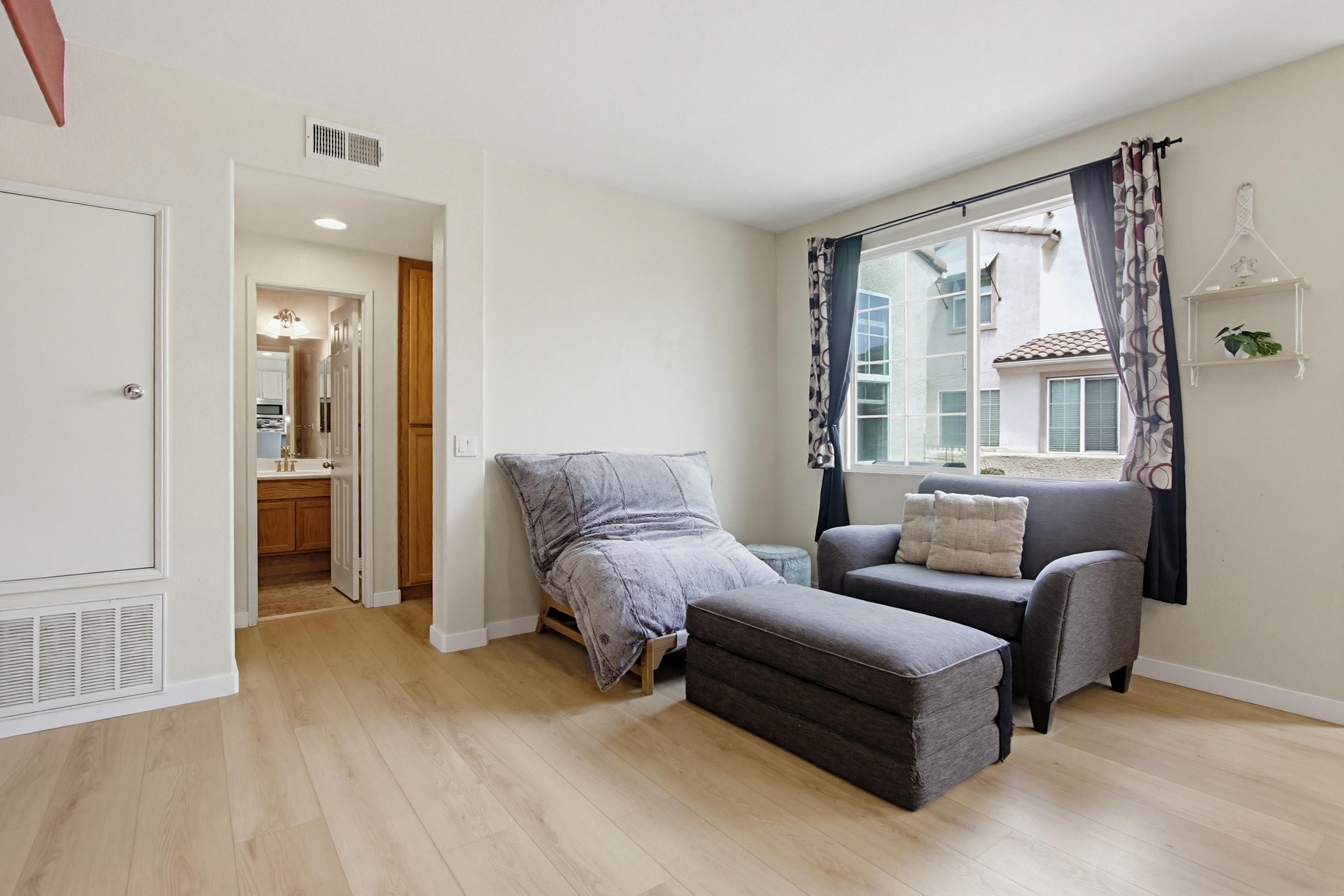 Virtual tour photo 7 of 78 for 1298 Fools Gold Wy UNIT 1