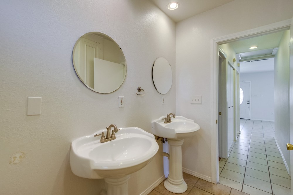 Virtual tour photo 21 of 38 for 130 W Lewis St