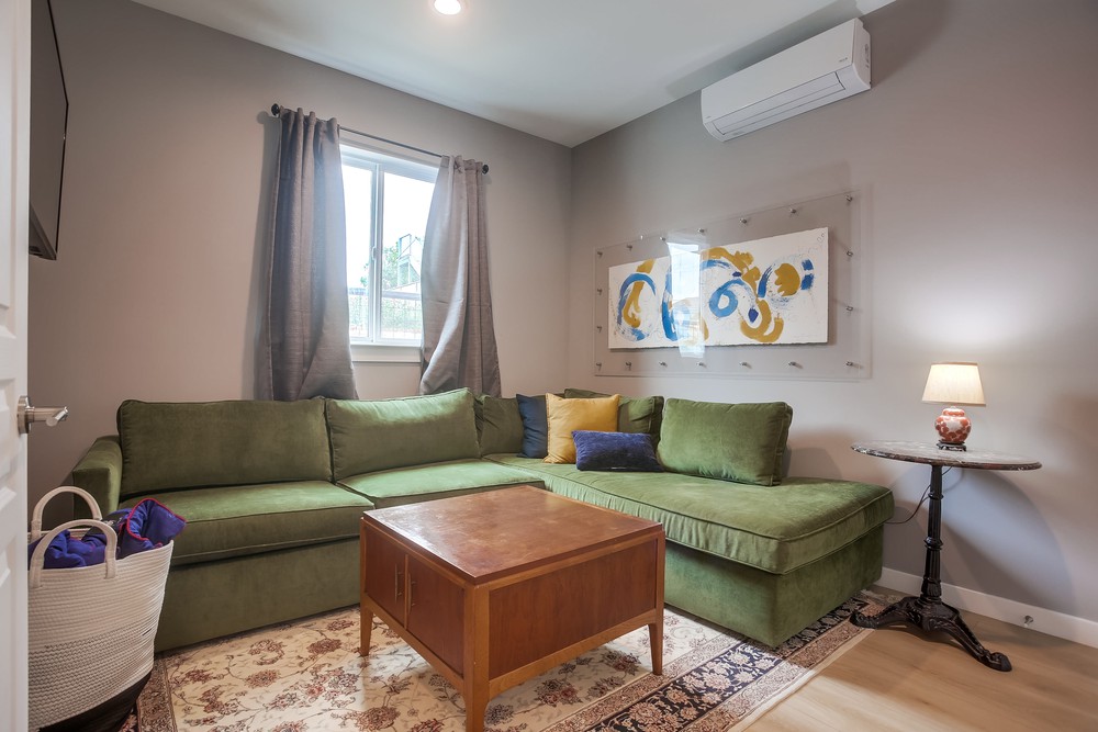Virtual tour photo 10 of 45 for 1300 Emerald St