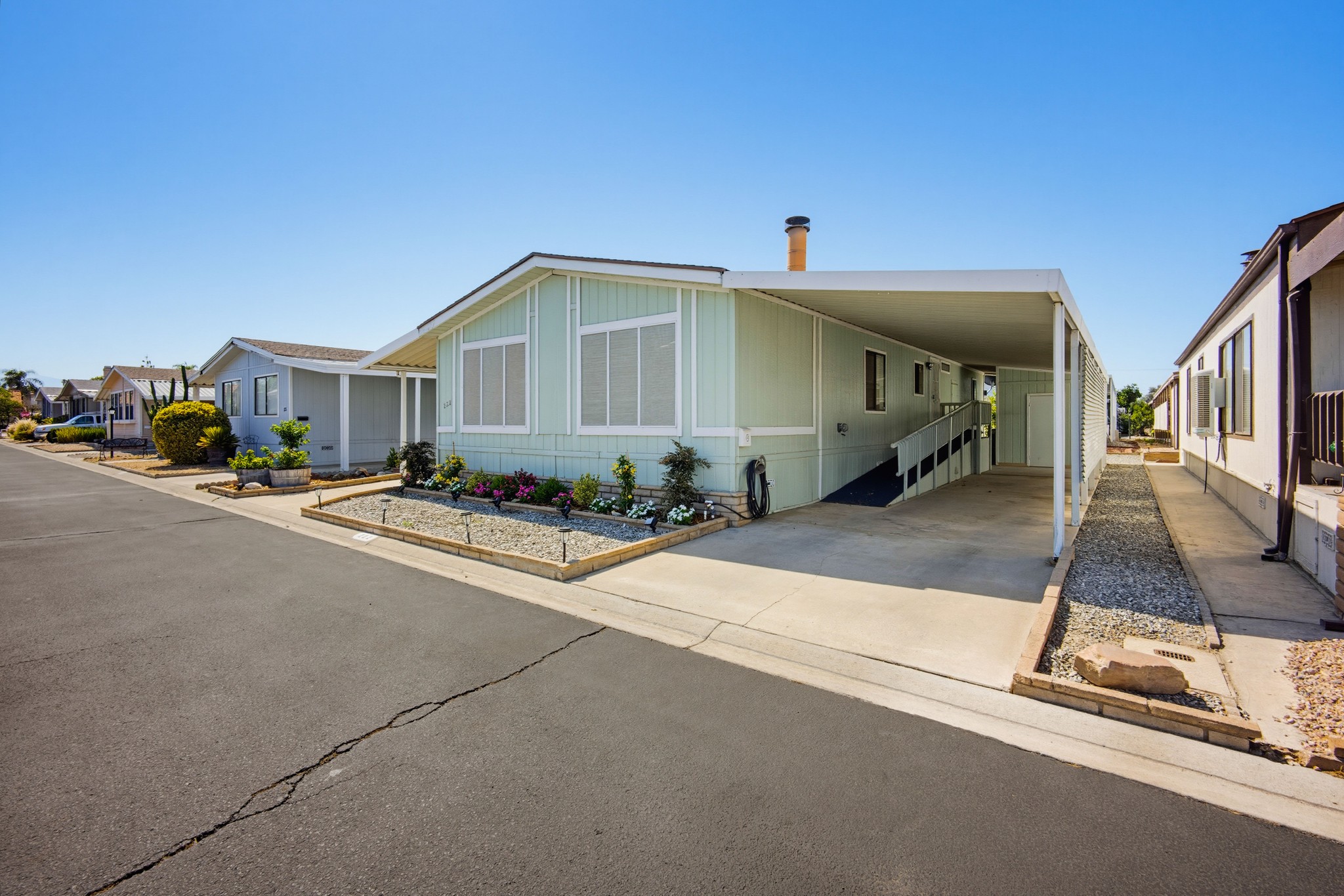Virtual tour photo 4 of 37 for 1300 W Menlo Ave