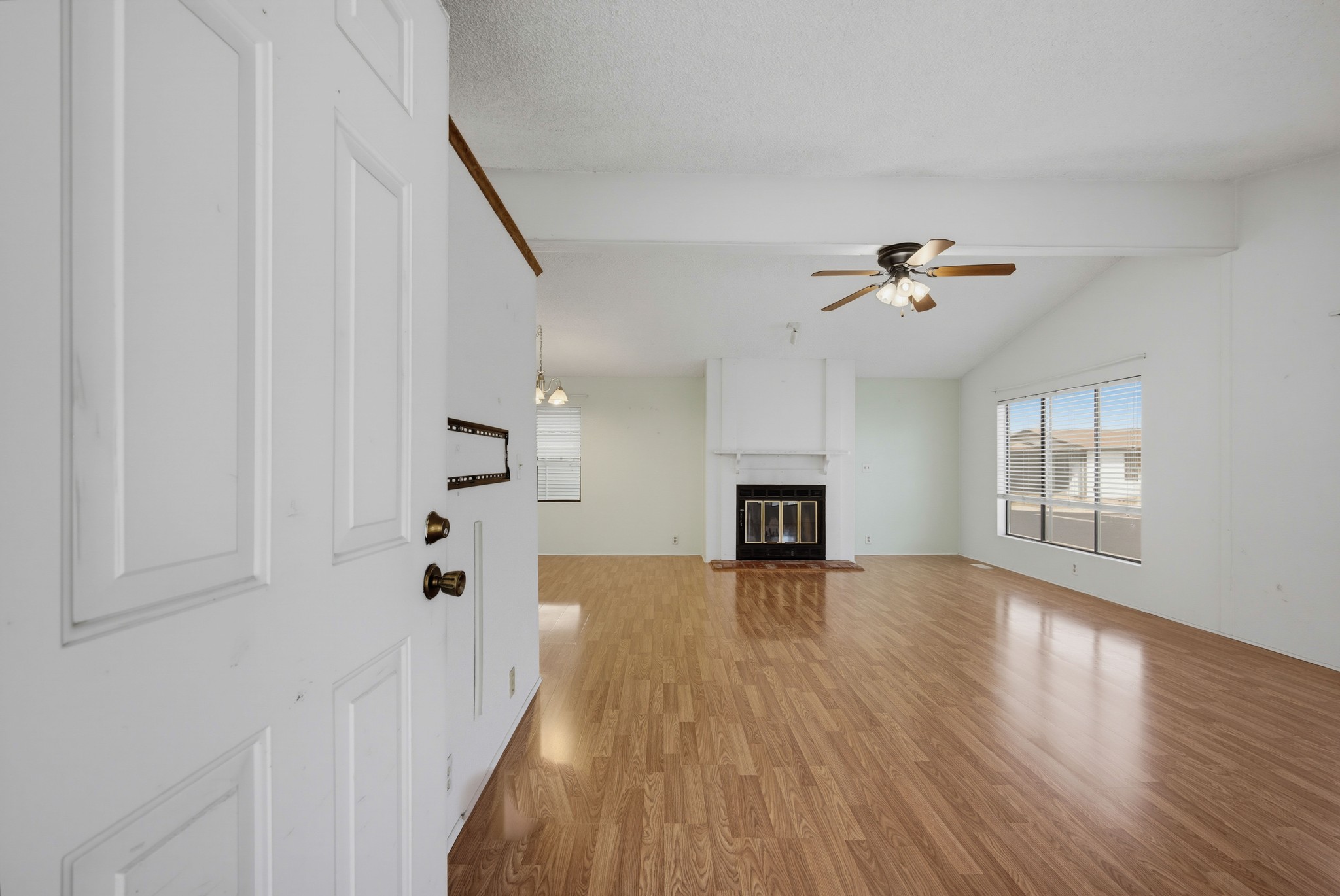 Virtual tour photo 8 of 37 for 1300 W Menlo Ave