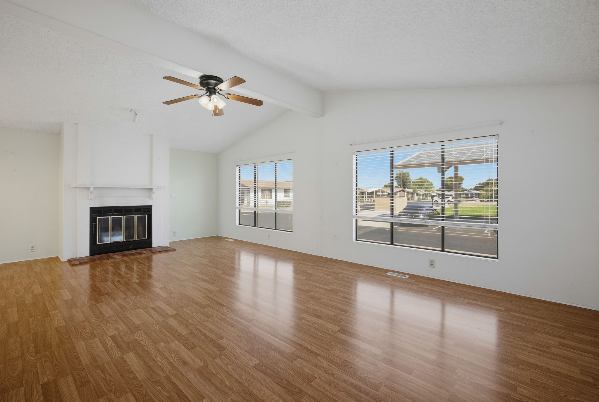 Virtual tour photo 9 of 37 for 1300 W Menlo Ave