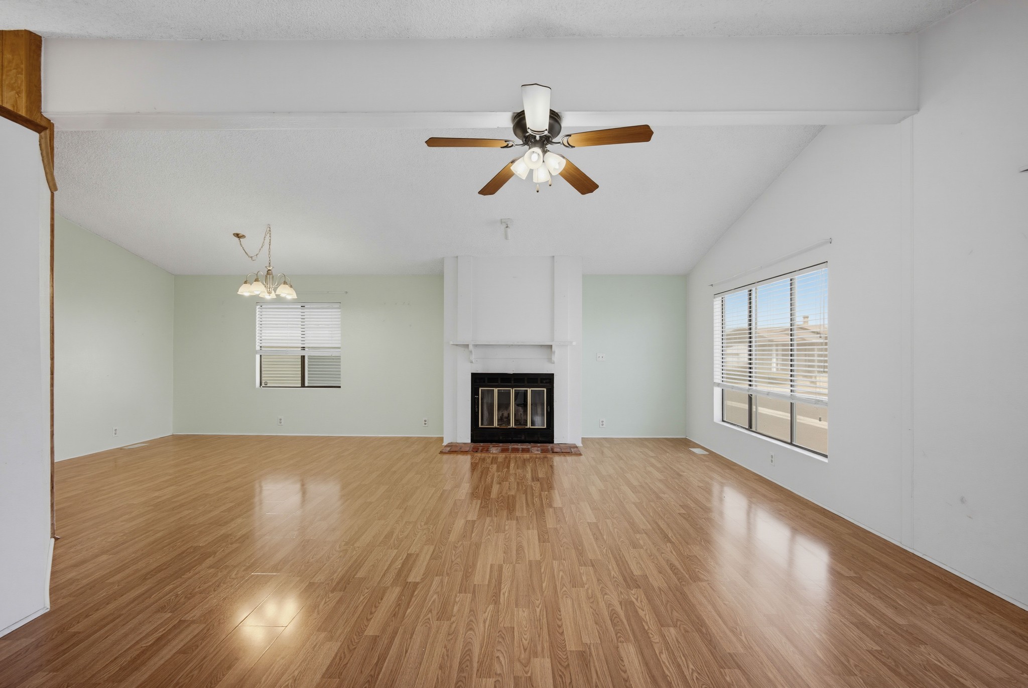 Virtual tour photo 10 of 37 for 1300 W Menlo Ave