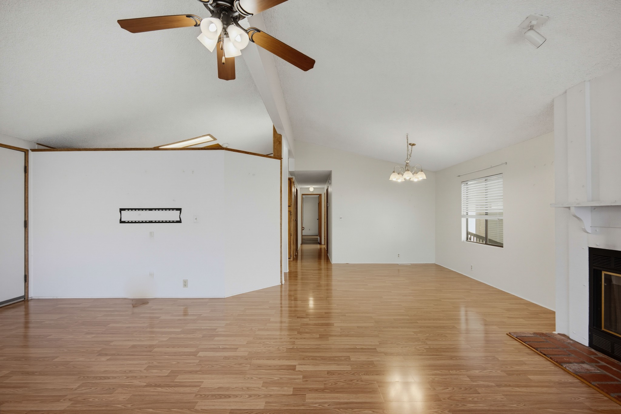 Virtual tour photo 11 of 37 for 1300 W Menlo Ave
