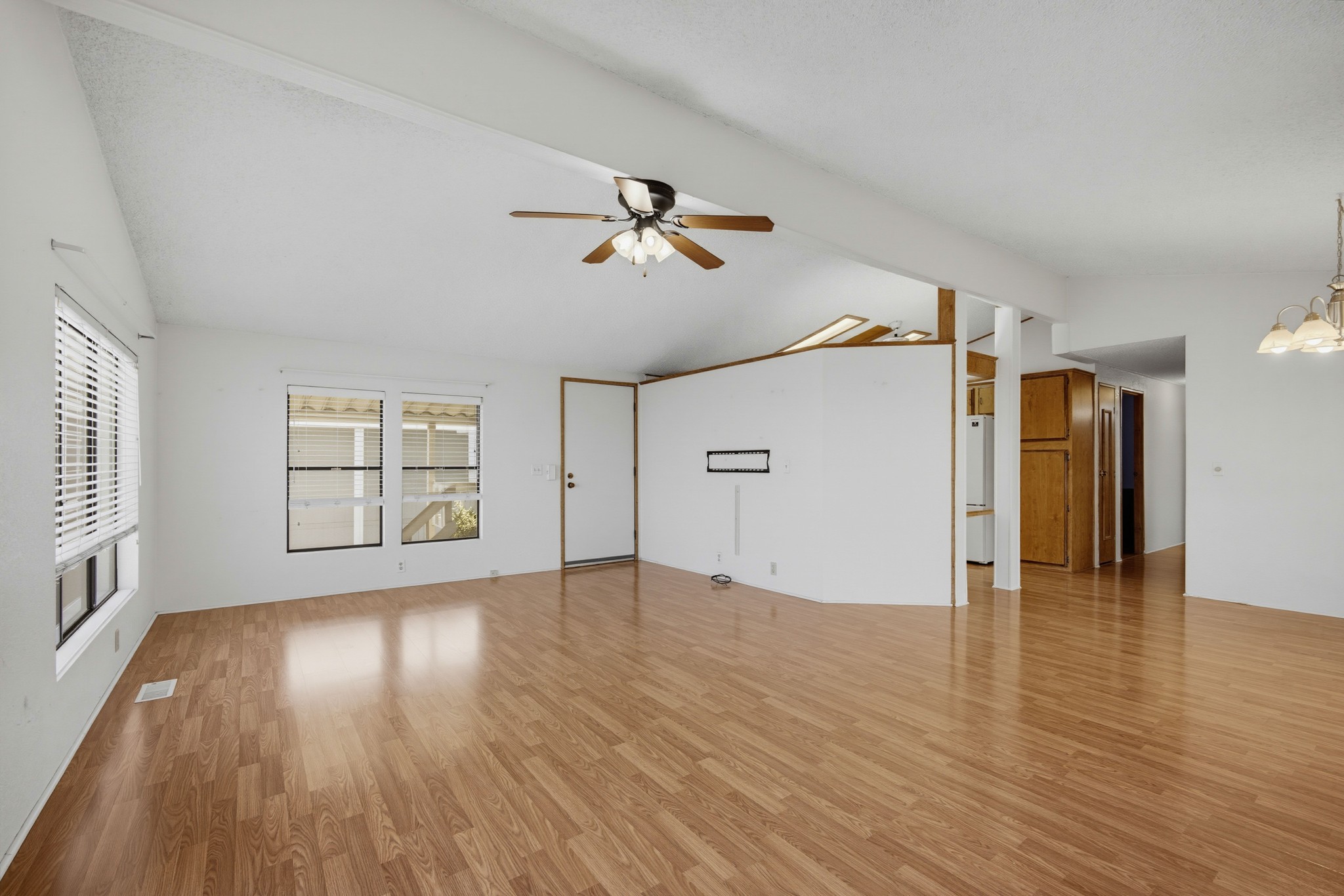 Virtual tour photo 12 of 37 for 1300 W Menlo Ave