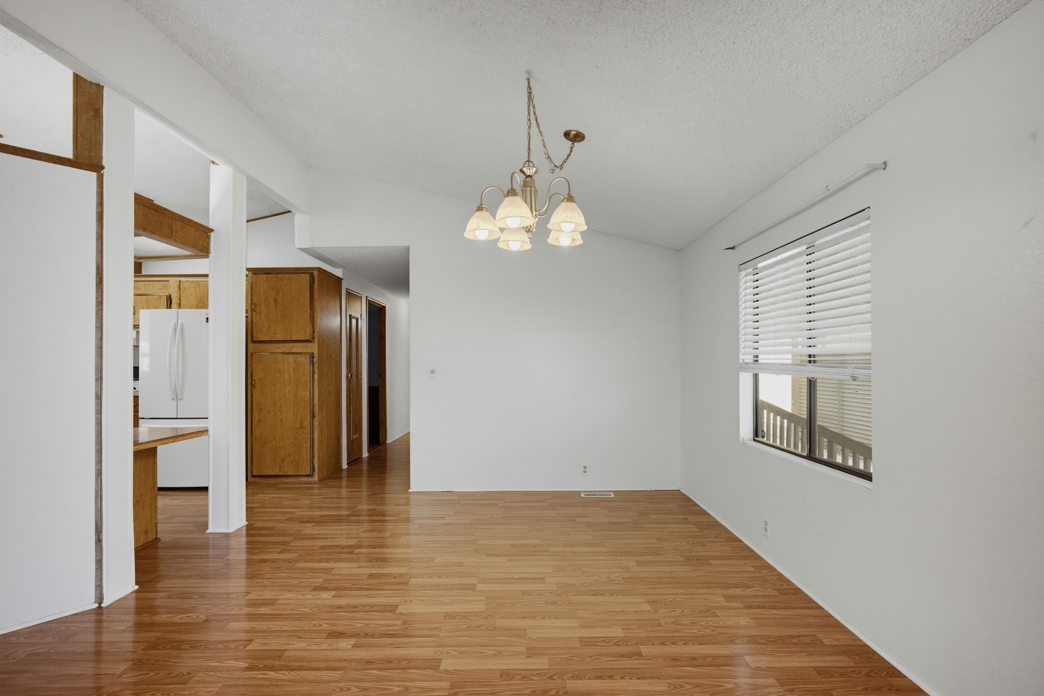 Virtual tour photo 13 of 37 for 1300 W Menlo Ave