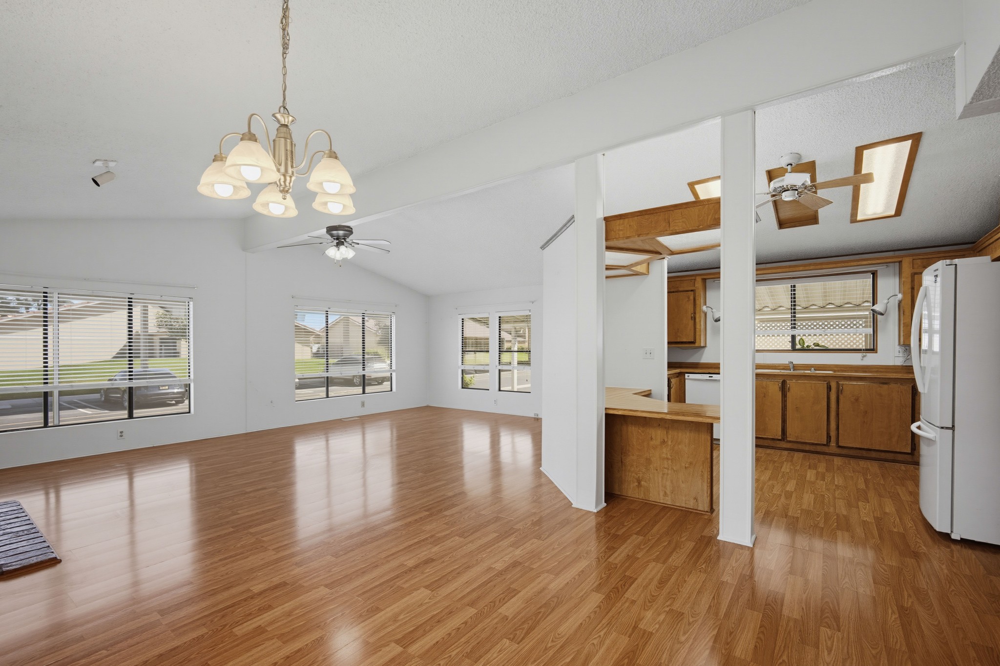 Virtual tour photo 14 of 37 for 1300 W Menlo Ave