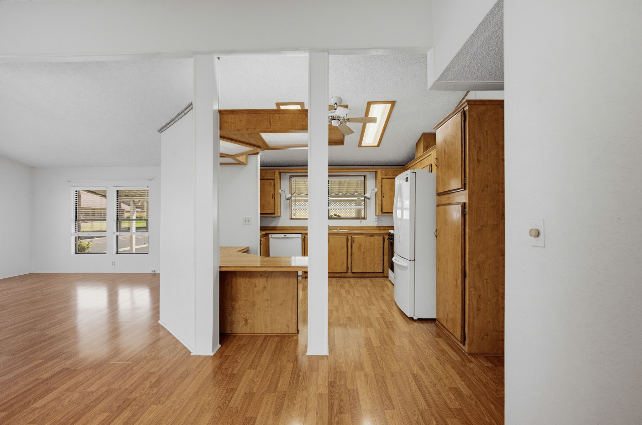 Virtual tour photo 15 of 37 for 1300 W Menlo Ave