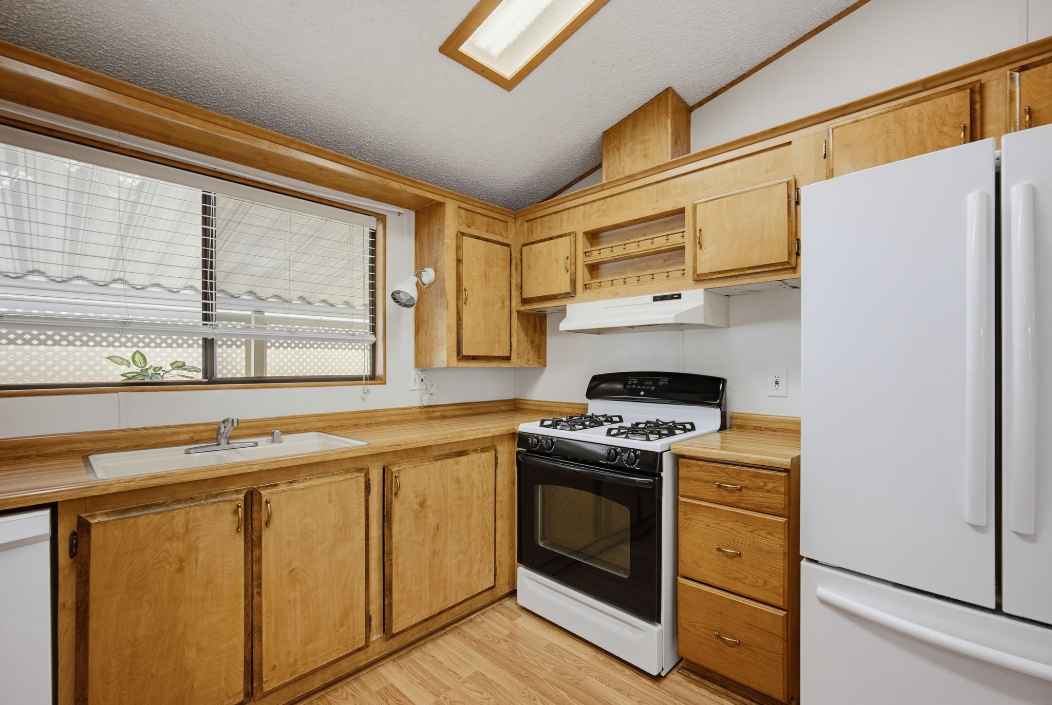 Virtual tour photo 18 of 37 for 1300 W Menlo Ave
