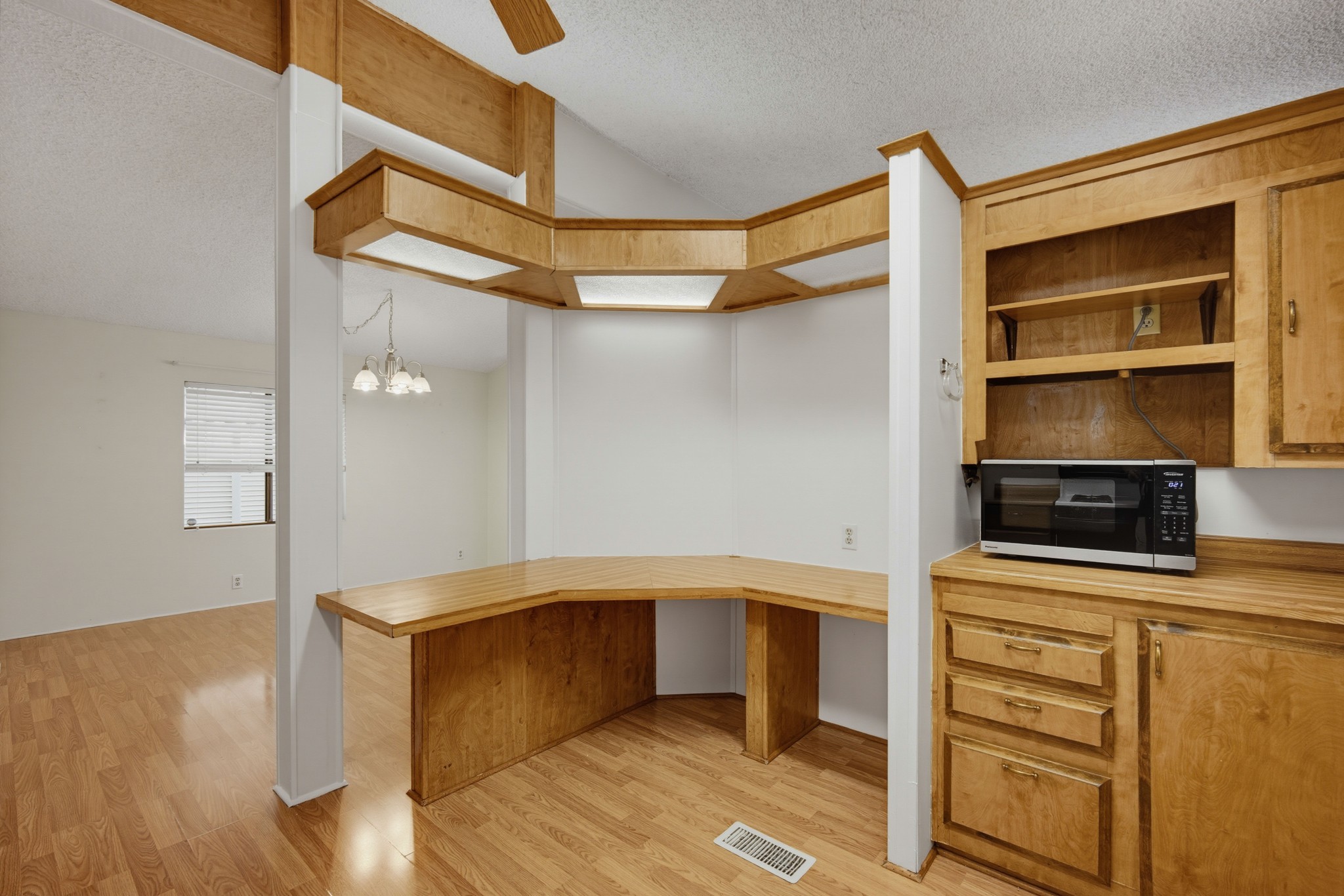 Virtual tour photo 19 of 37 for 1300 W Menlo Ave