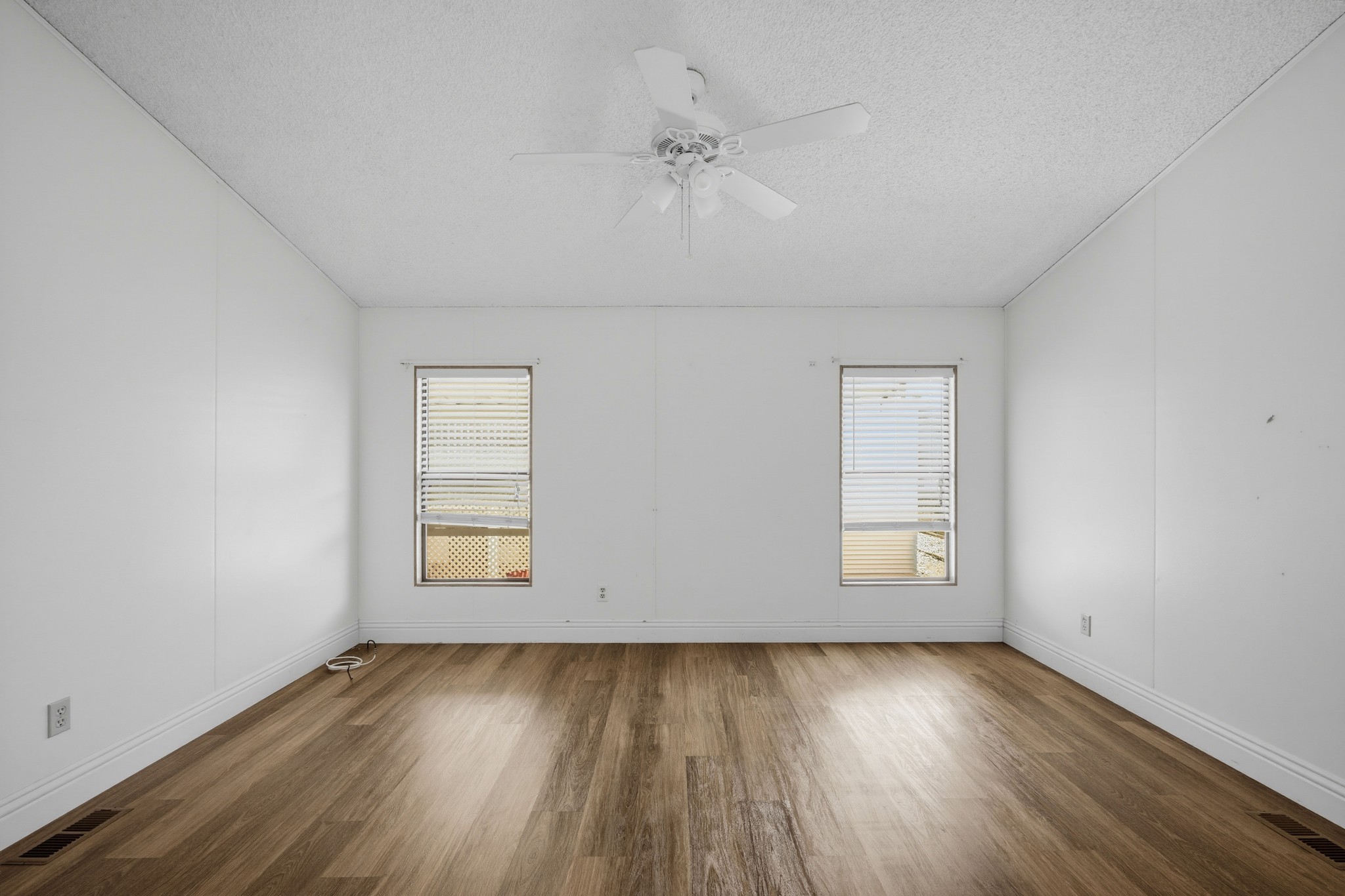 Virtual tour photo 24 of 37 for 1300 W Menlo Ave