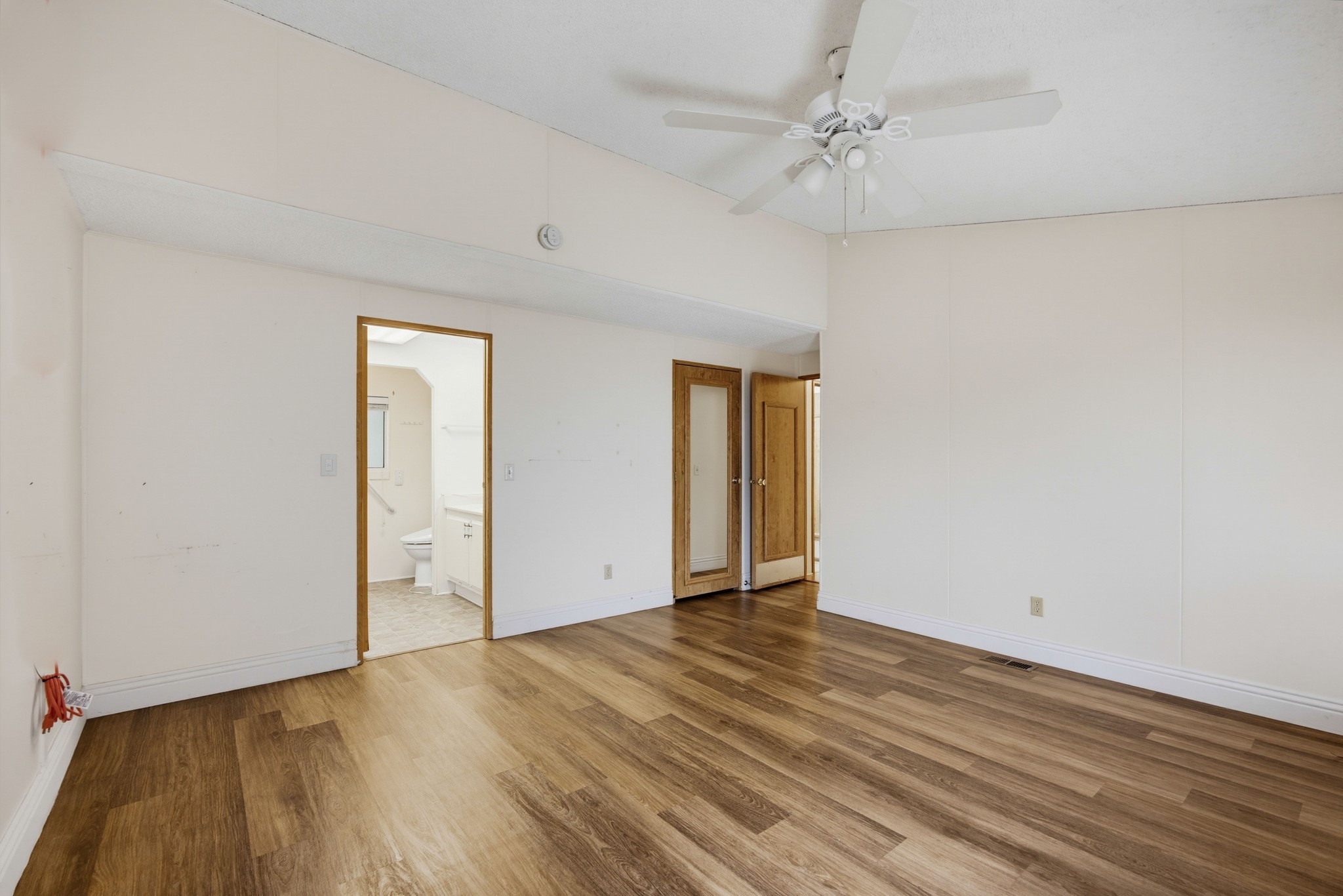 Virtual tour photo 25 of 37 for 1300 W Menlo Ave