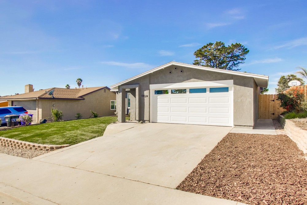Virtual tour photo 3 of 44 for 13024 Calle De Las Rosas