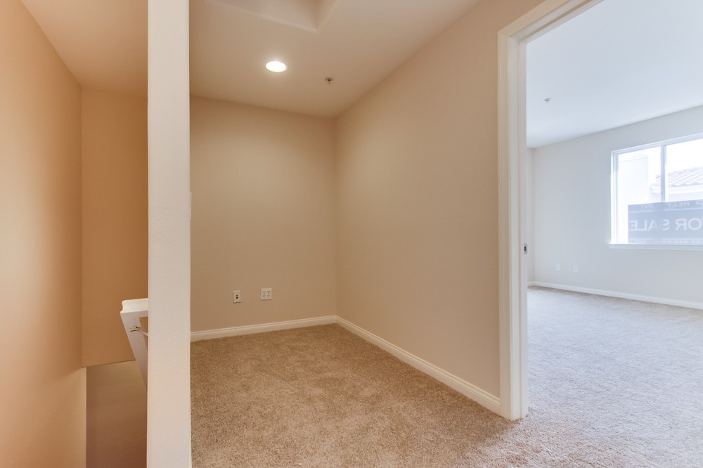 Virtual tour photo 18 of 45 for 13039 Evening Creek Drive South #36