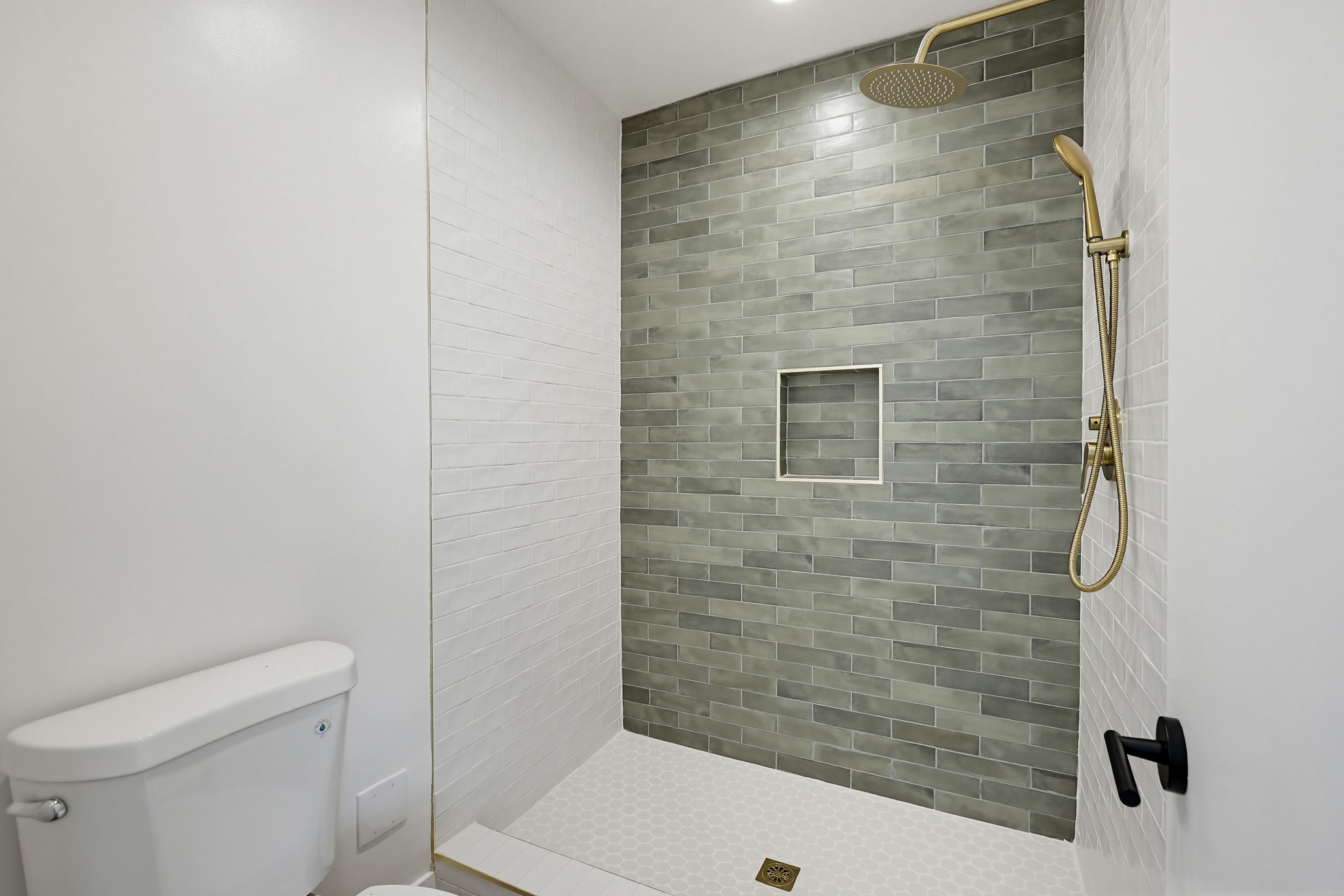 Virtual tour photo 31 of 69 for 13100 Ferndale Dr