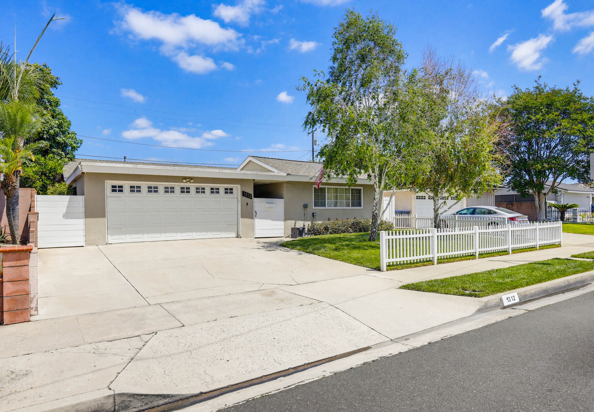 Virtual tour photo 3 of 82 for 1312 N Devonshire Rd