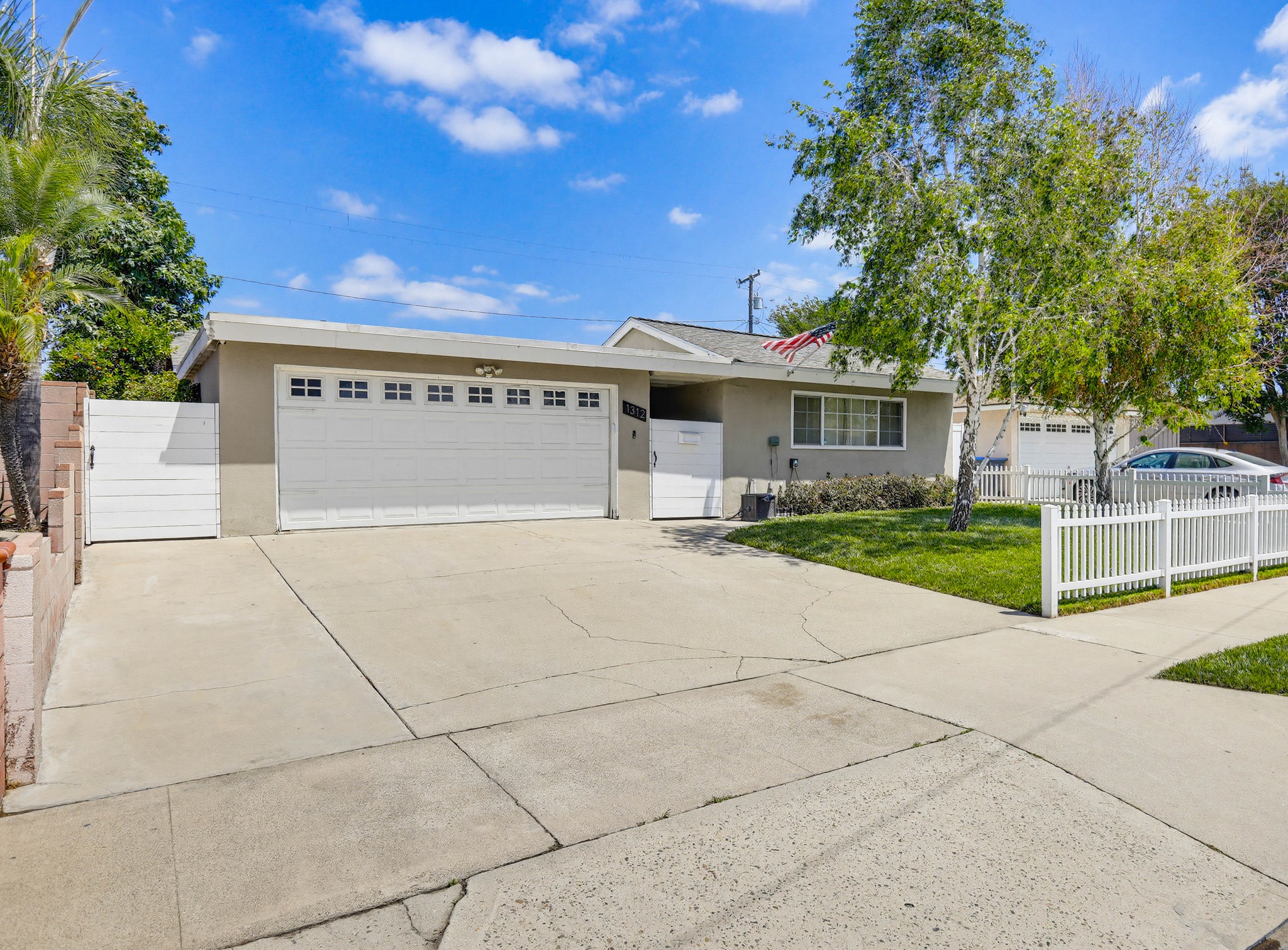 Virtual tour photo 5 of 82 for 1312 N Devonshire Rd