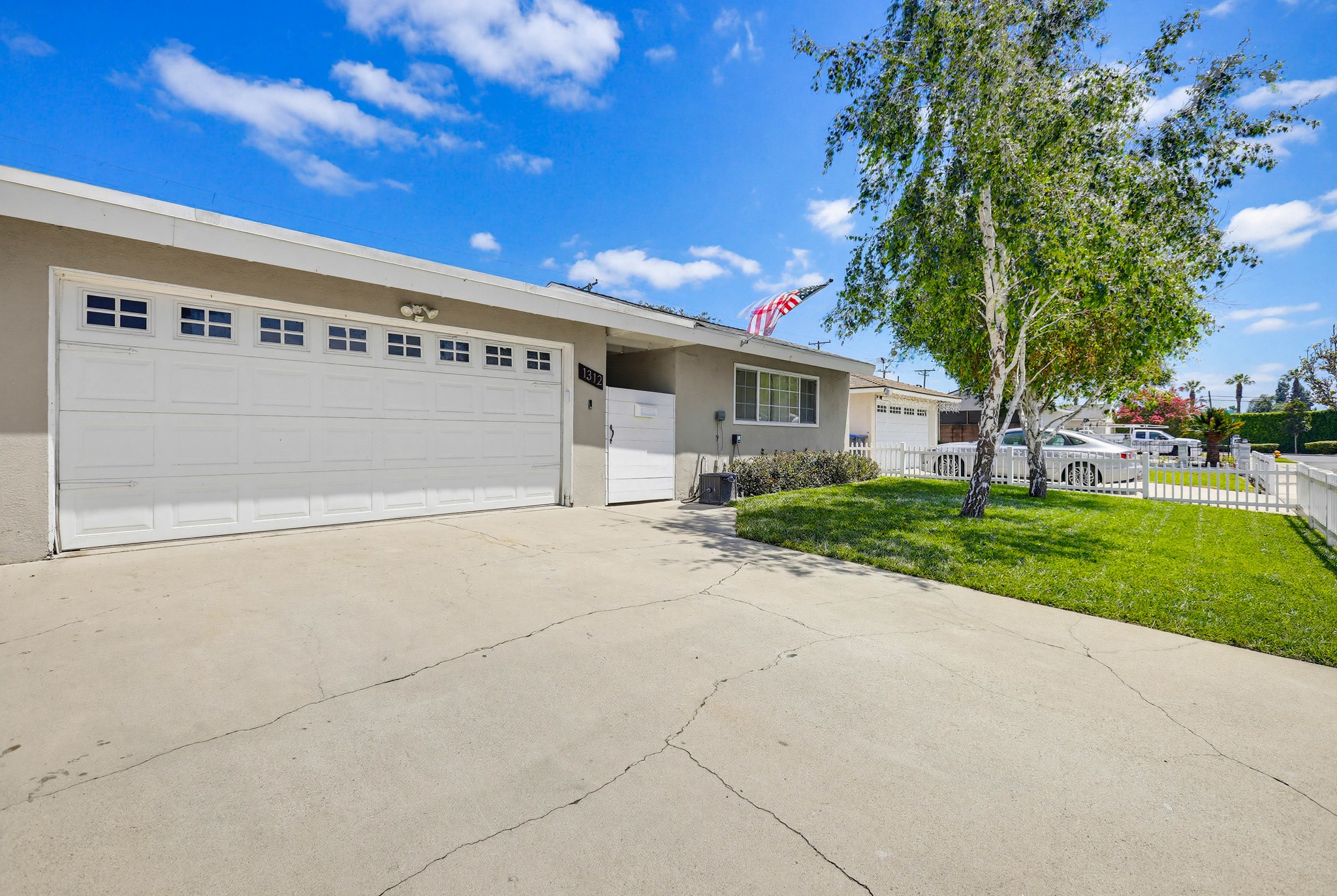 Virtual tour photo 7 of 82 for 1312 N Devonshire Rd