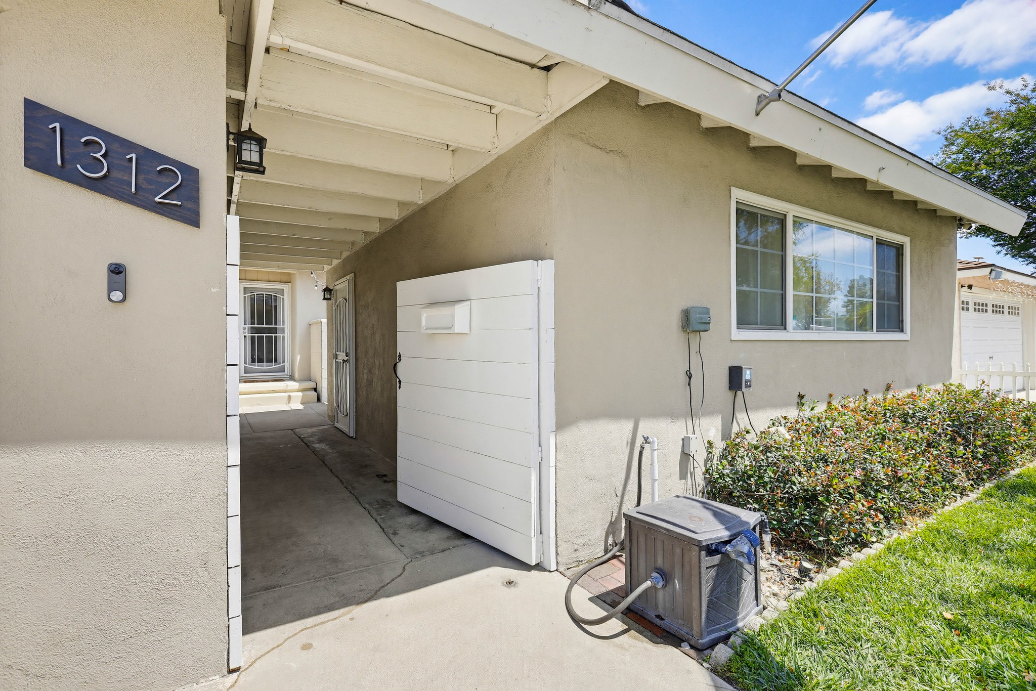 Virtual tour photo 8 of 82 for 1312 N Devonshire Rd