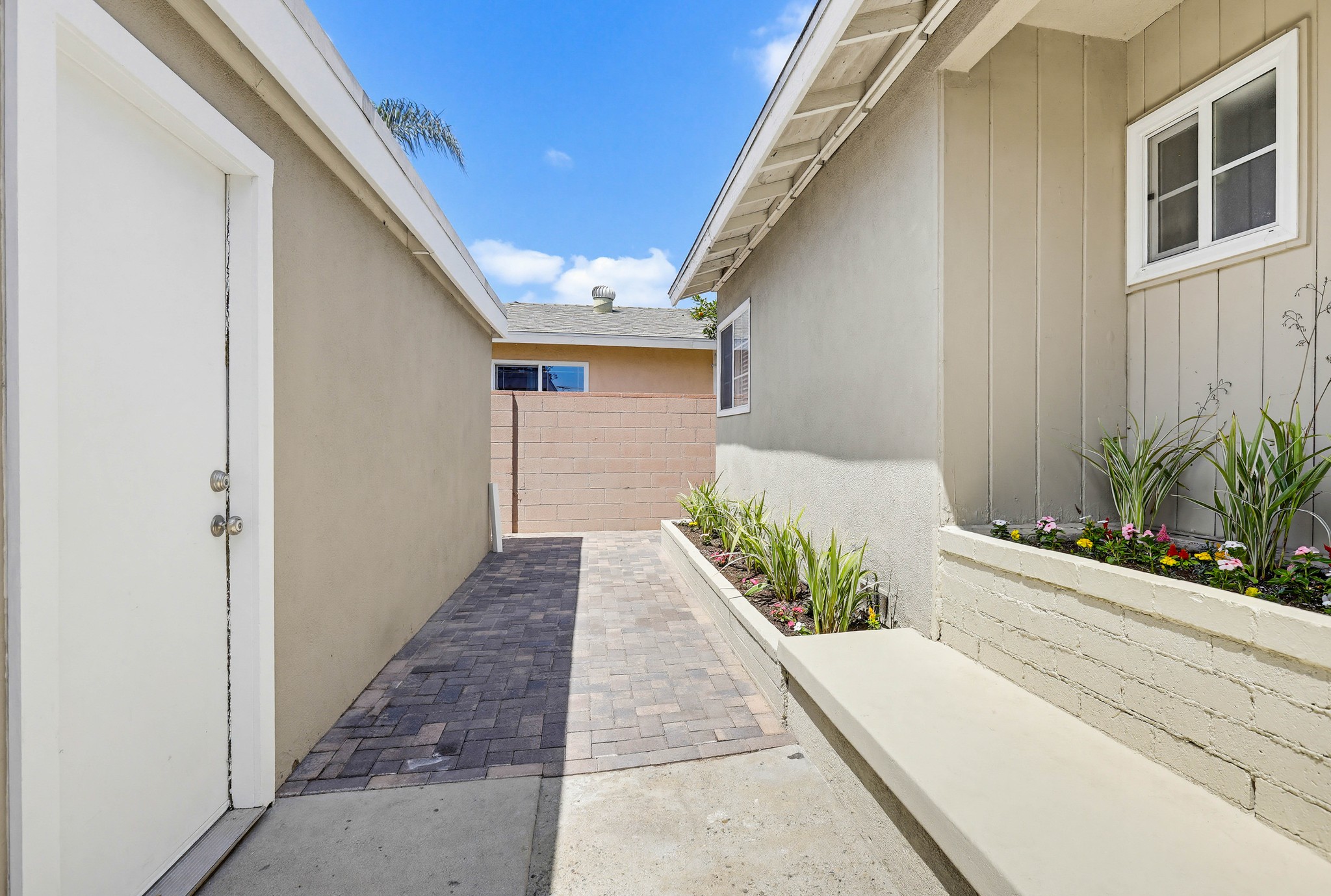 Virtual tour photo 10 of 82 for 1312 N Devonshire Rd