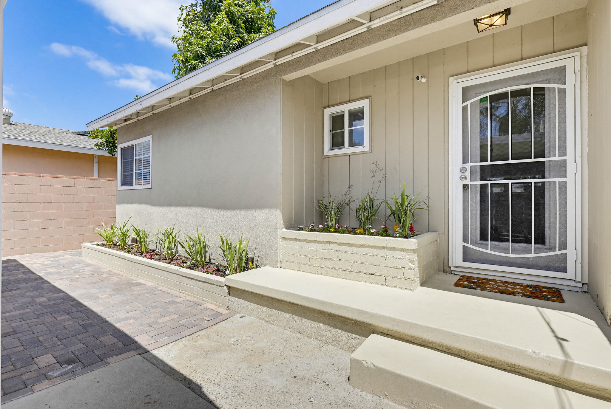 Virtual tour photo 11 of 82 for 1312 N Devonshire Rd